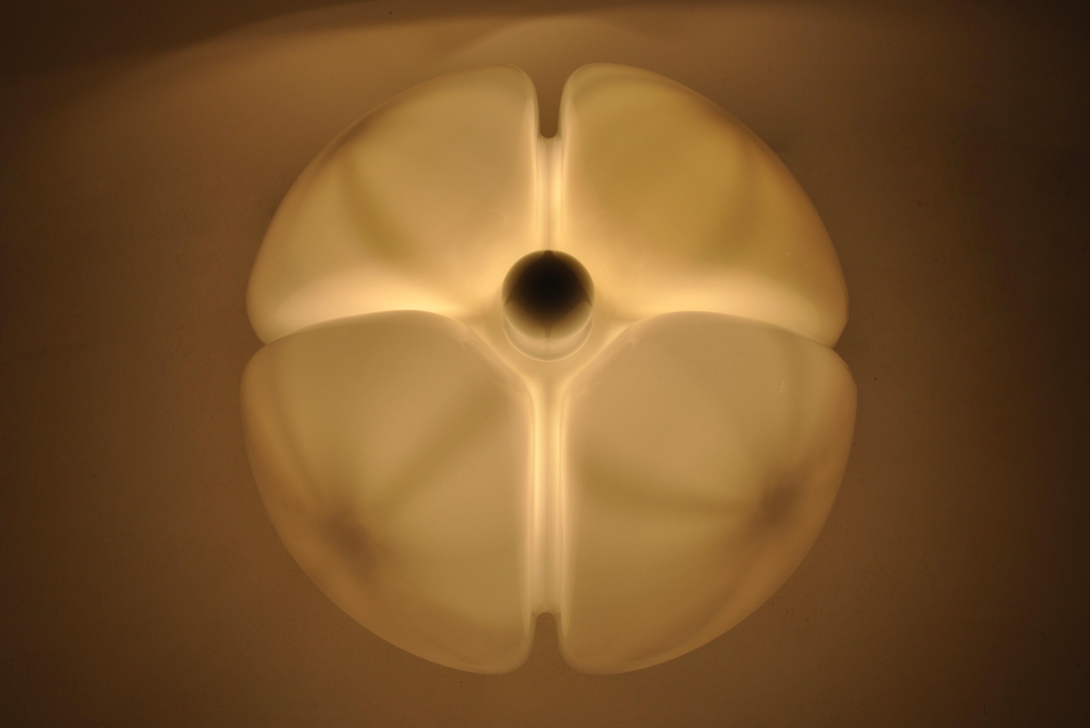White Pipistrello Table Lamp by Gae Aulenti for Martinelli Luce 6