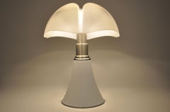 Weiße Pipistrello-Tischlampe von Gae Aulenti für Martinelli Luce