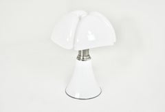 Weiße Pipistrello-Tischlampe von Gae Aulenti für Martinelli Luce