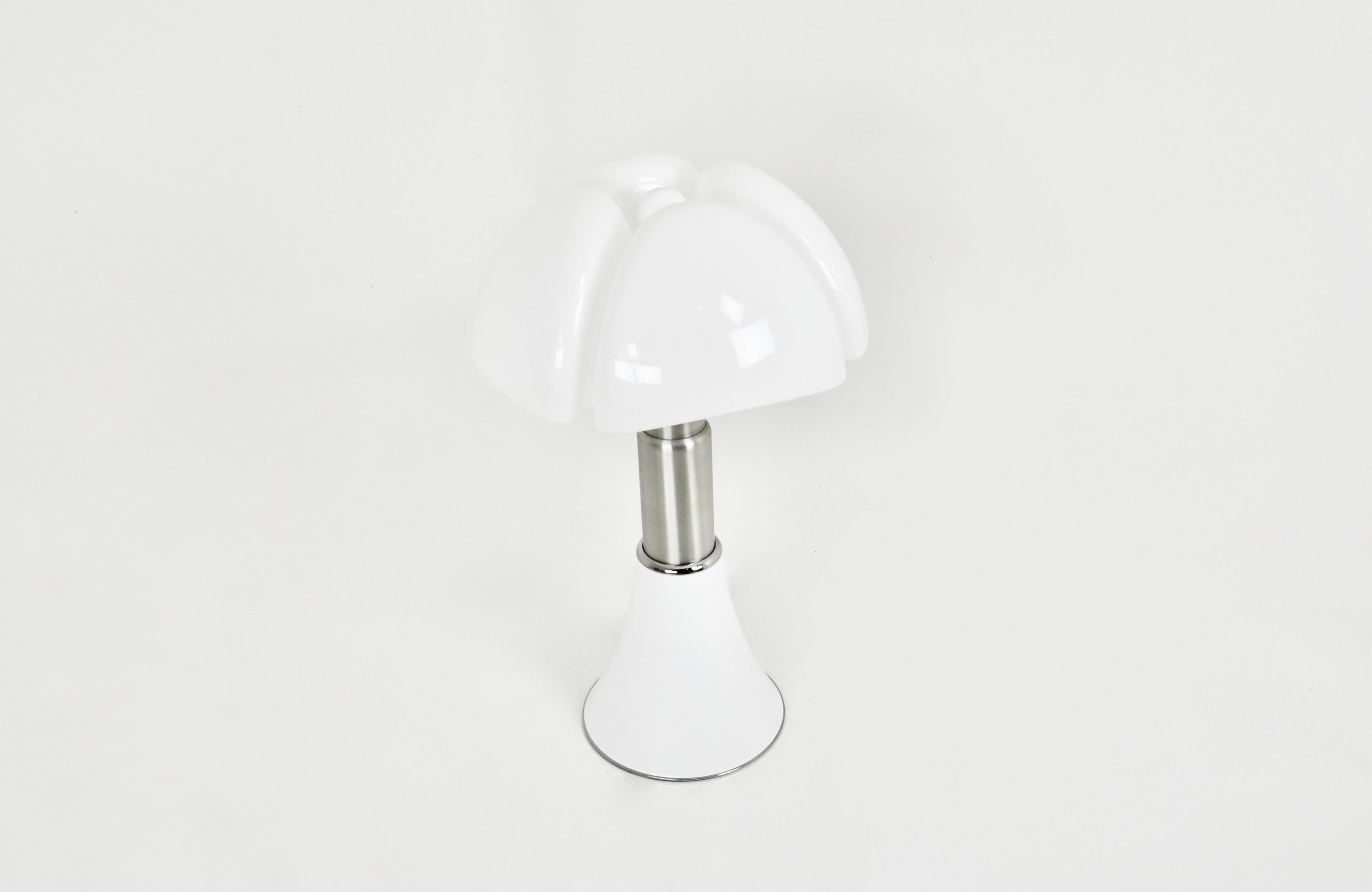 Italian White Pipistrello Table Lamp by Gae Aulenti for Martinelli Luce