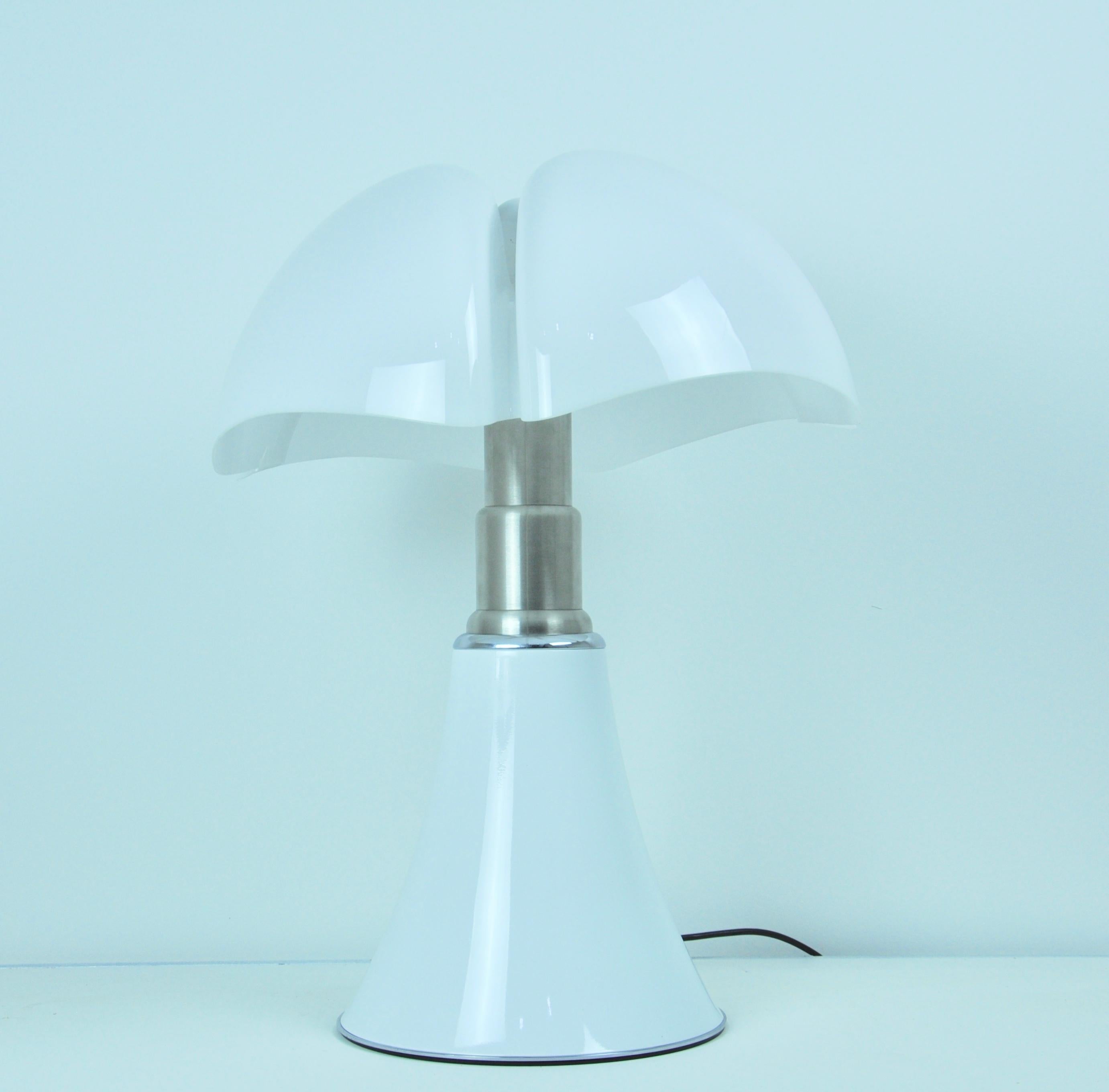 Late 20th Century White Pipistrello Table Lamp by Gae Aulenti for Martinelli Luce