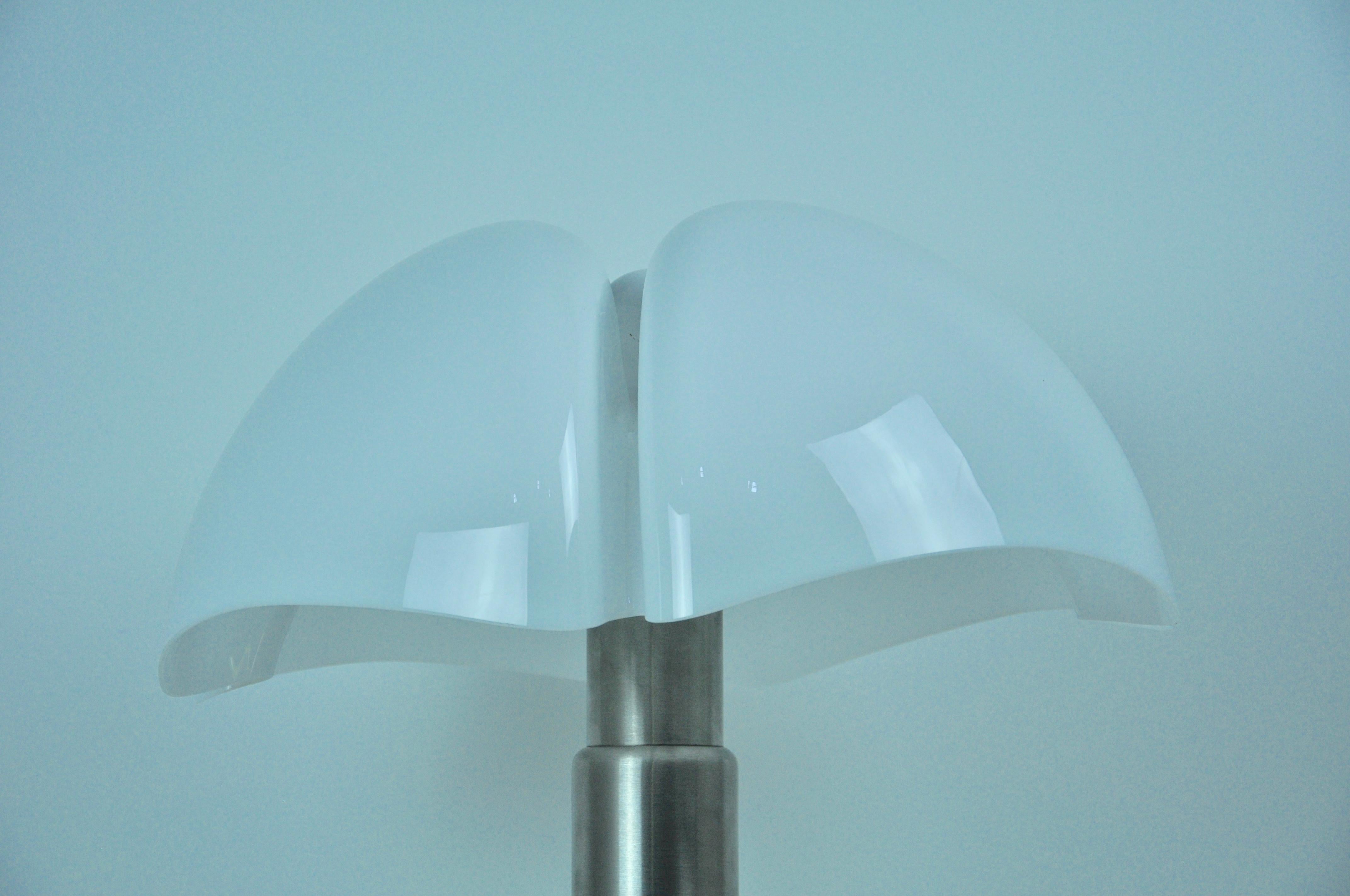 Metal White Pipistrello Table Lamp by Gae Aulenti for Martinelli Luce