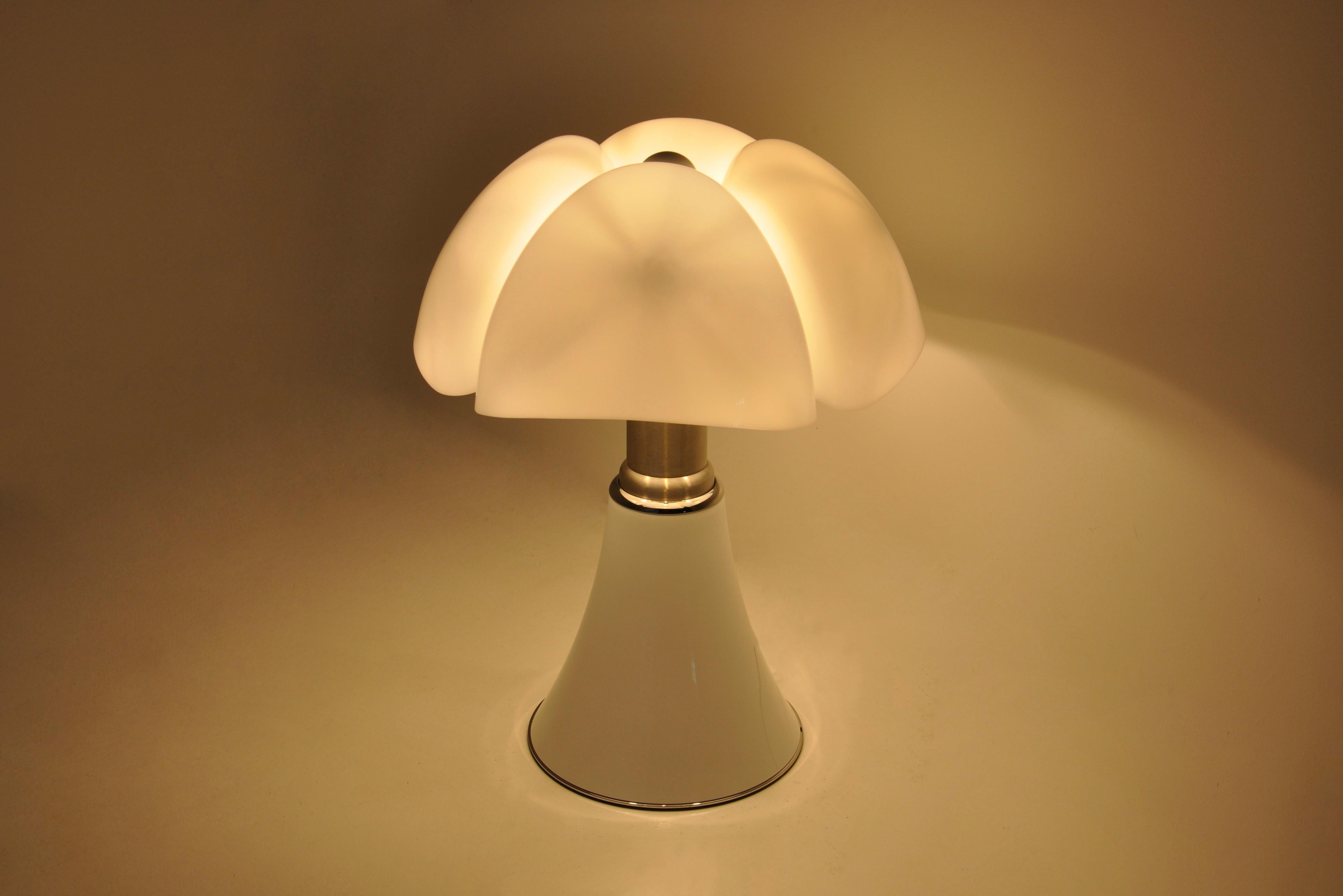 Metal White Pipistrello Table Lamp by Gae Aulenti for Martinelli Luce