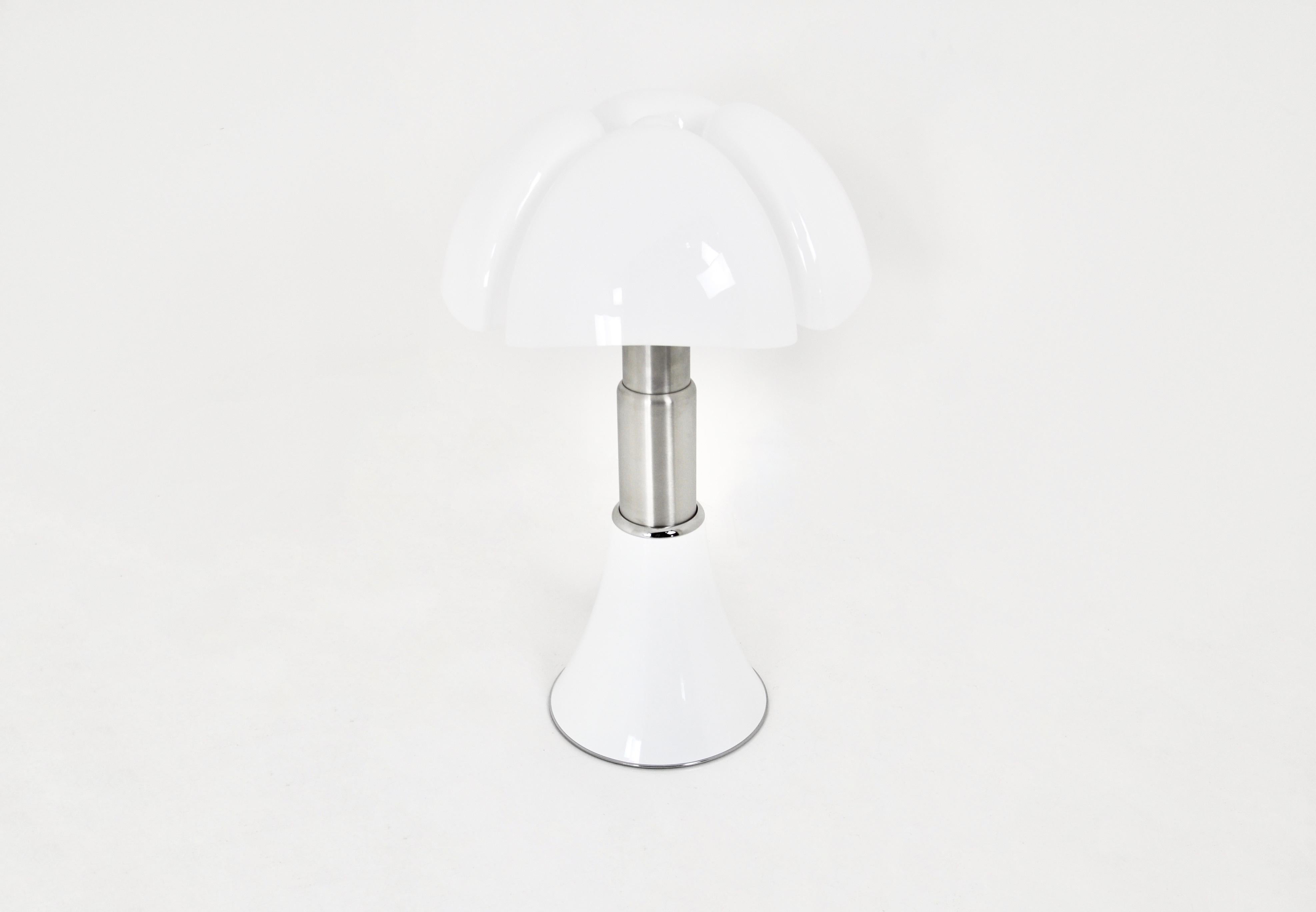 White Pipistrello Table Lamp by Gae Aulenti for Martinelli Luce 1