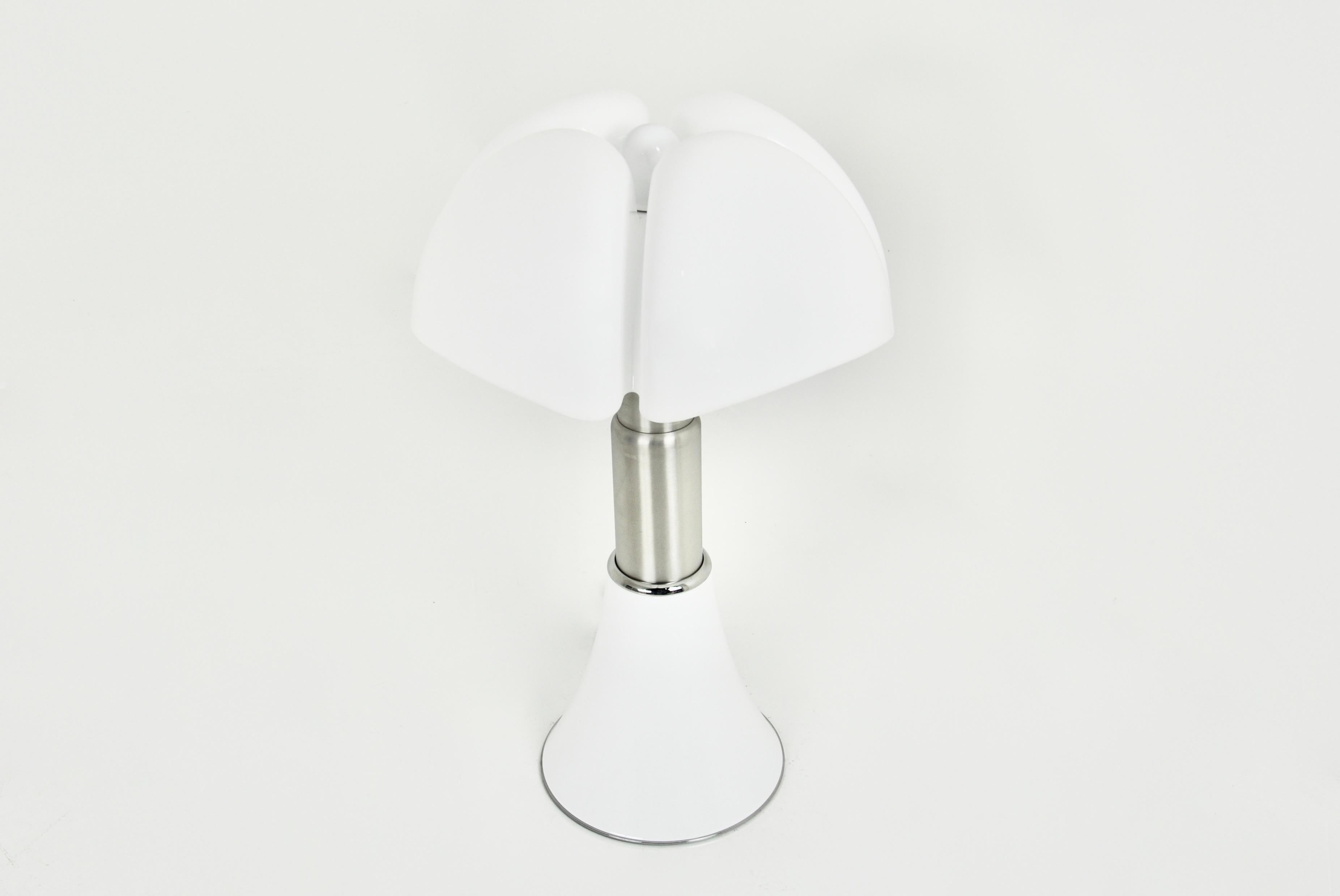 White Pipistrello Table Lamp by Gae Aulenti for Martinelli Luce 2