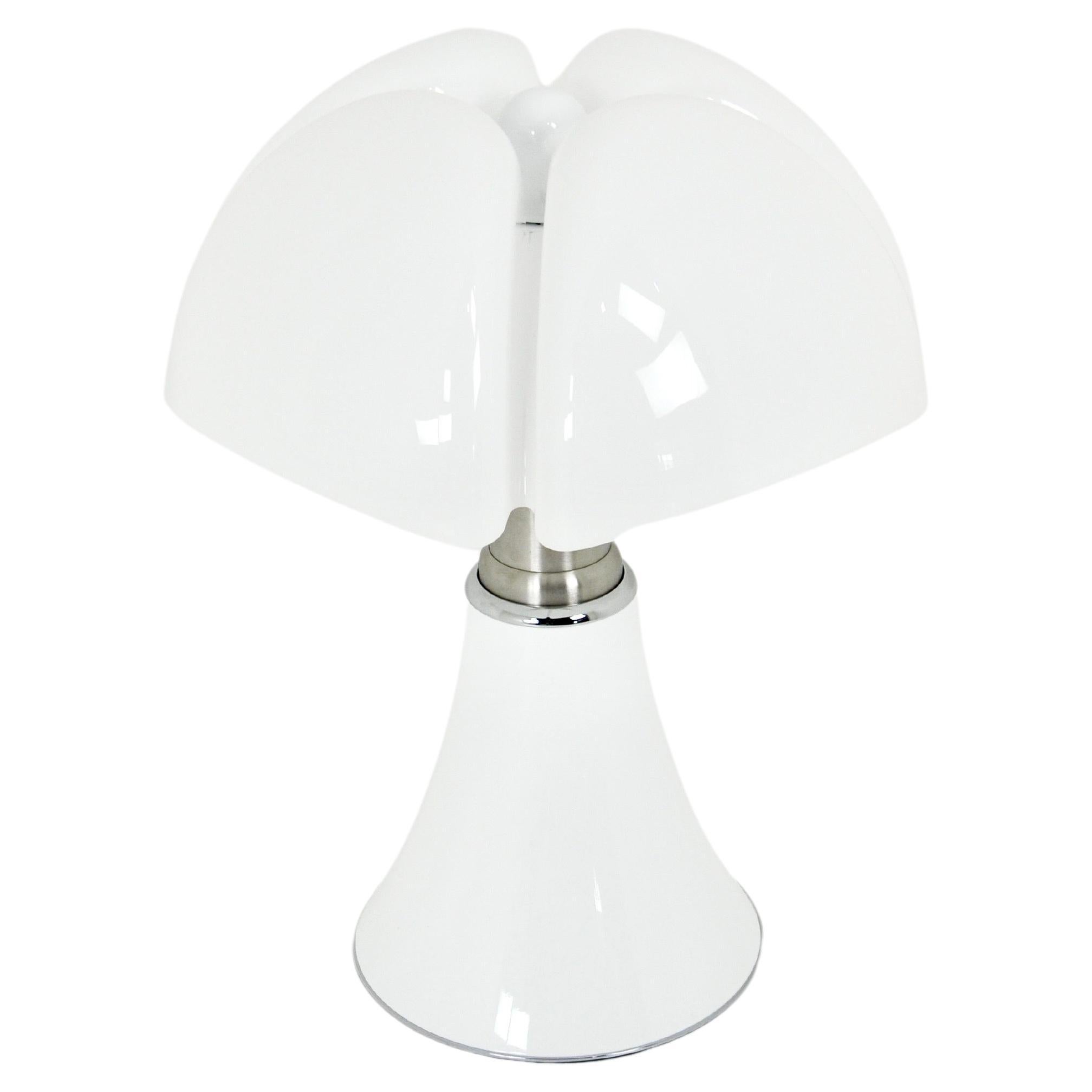 White Pipistrello Table Lamp by Gae Aulenti for Martinelli Luce For Sale