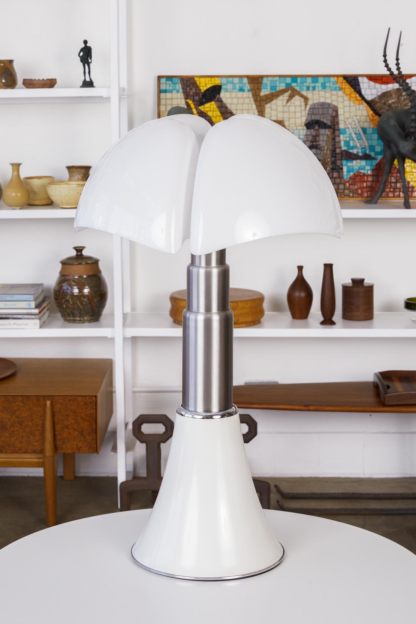 Mid-Century Modern White Pipistrello Table Lamp by Gae Aulenti