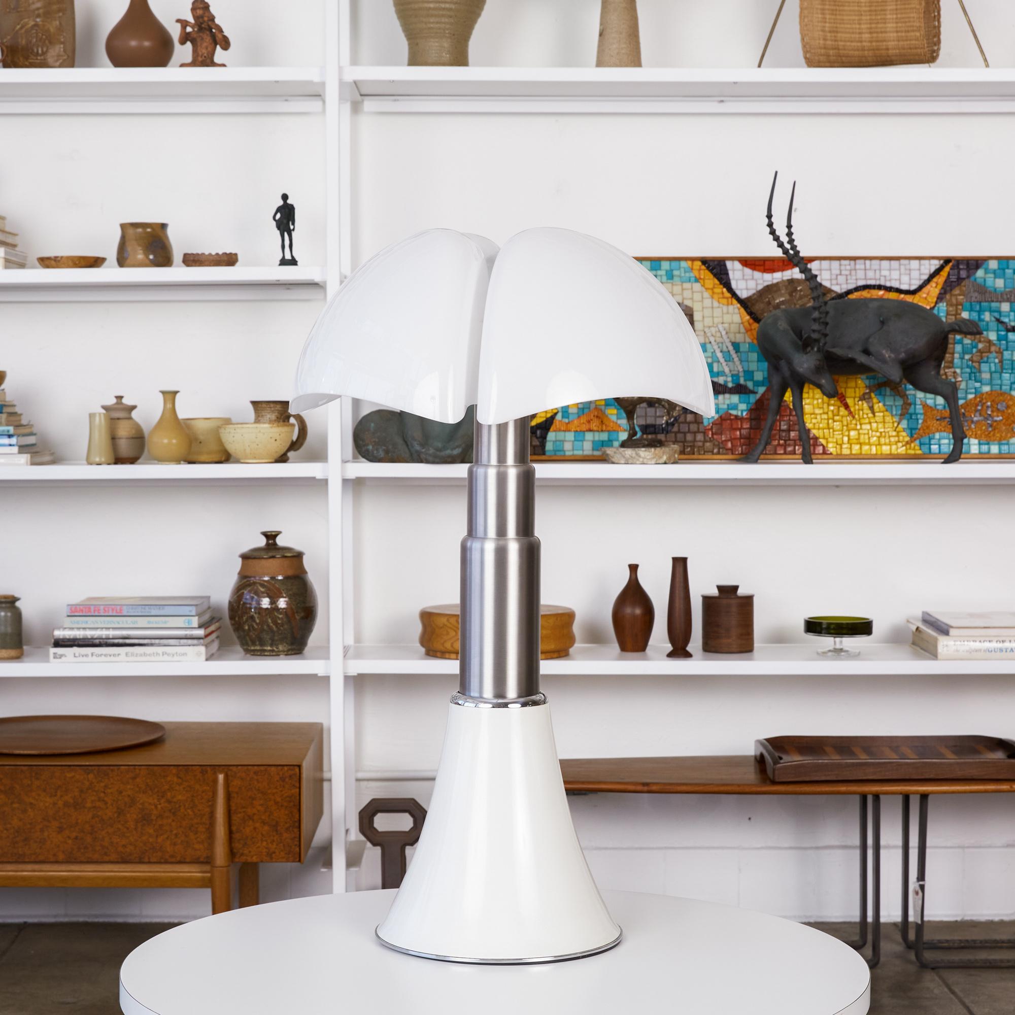 White Pipistrello Table Lamp by Gae Aulenti In Excellent Condition In Los Angeles, CA