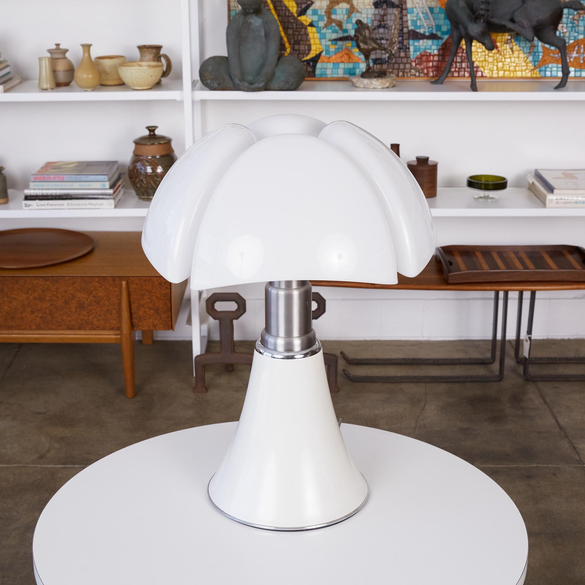 Mid-20th Century White Pipistrello Table Lamp by Gae Aulenti