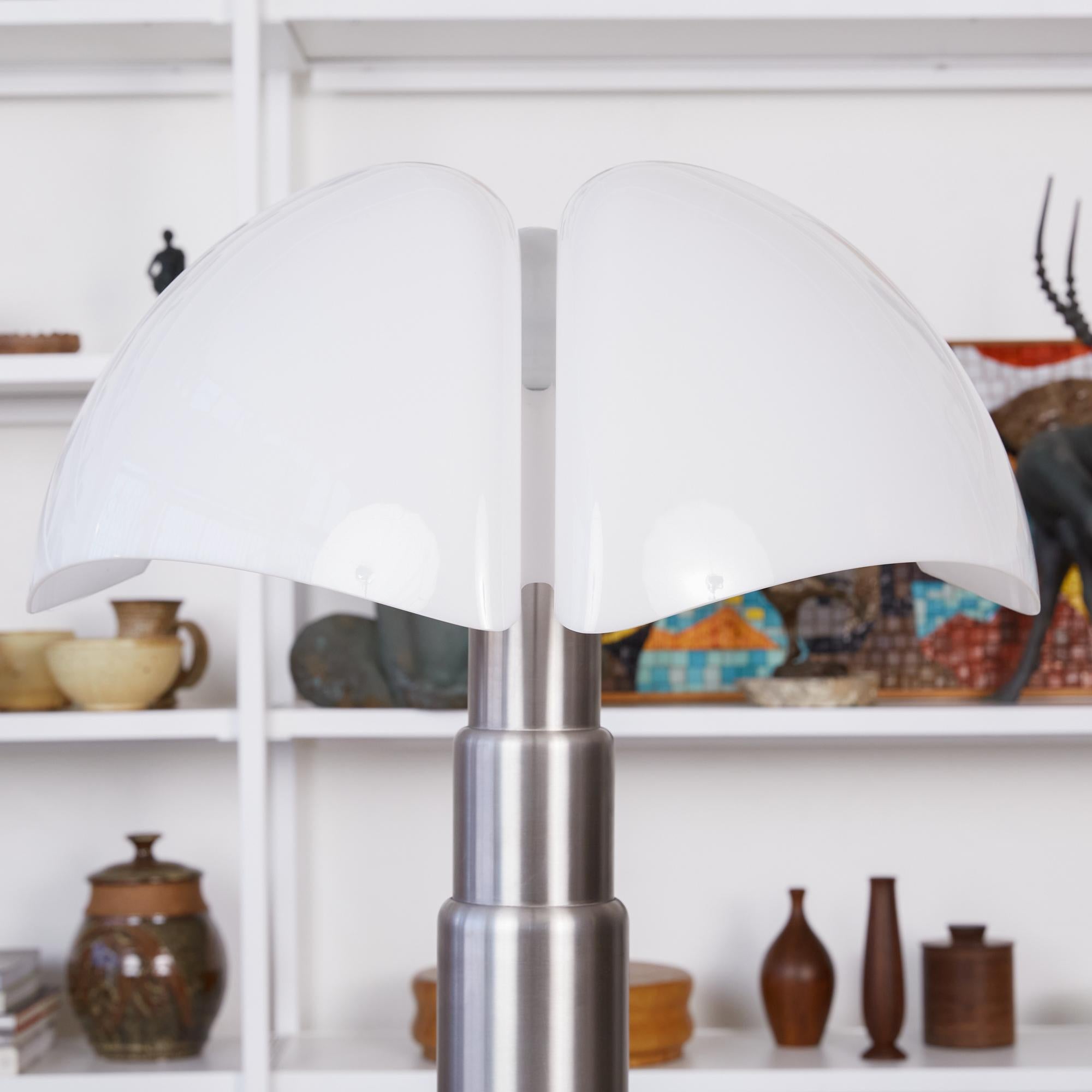 White Pipistrello Table Lamp by Gae Aulenti 1