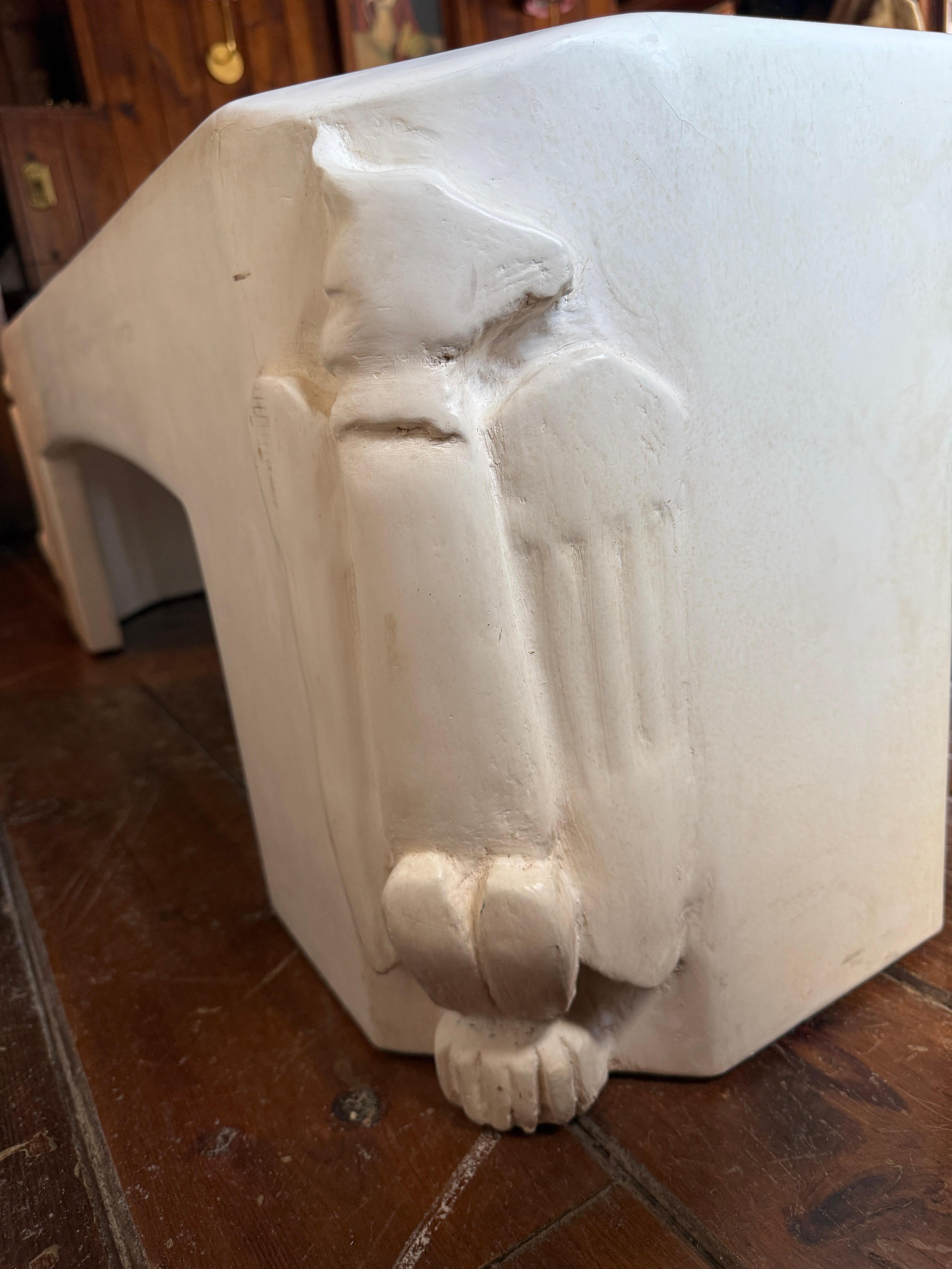 XXIe siècle et contemporain Table basse en plâtre blanc avec détails déco en vente
