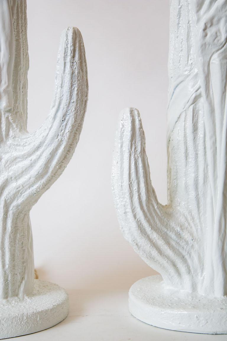 Organique  Paire de lampes de bureau vintage en plâtre blanc en forme de cactus de Paris en vente