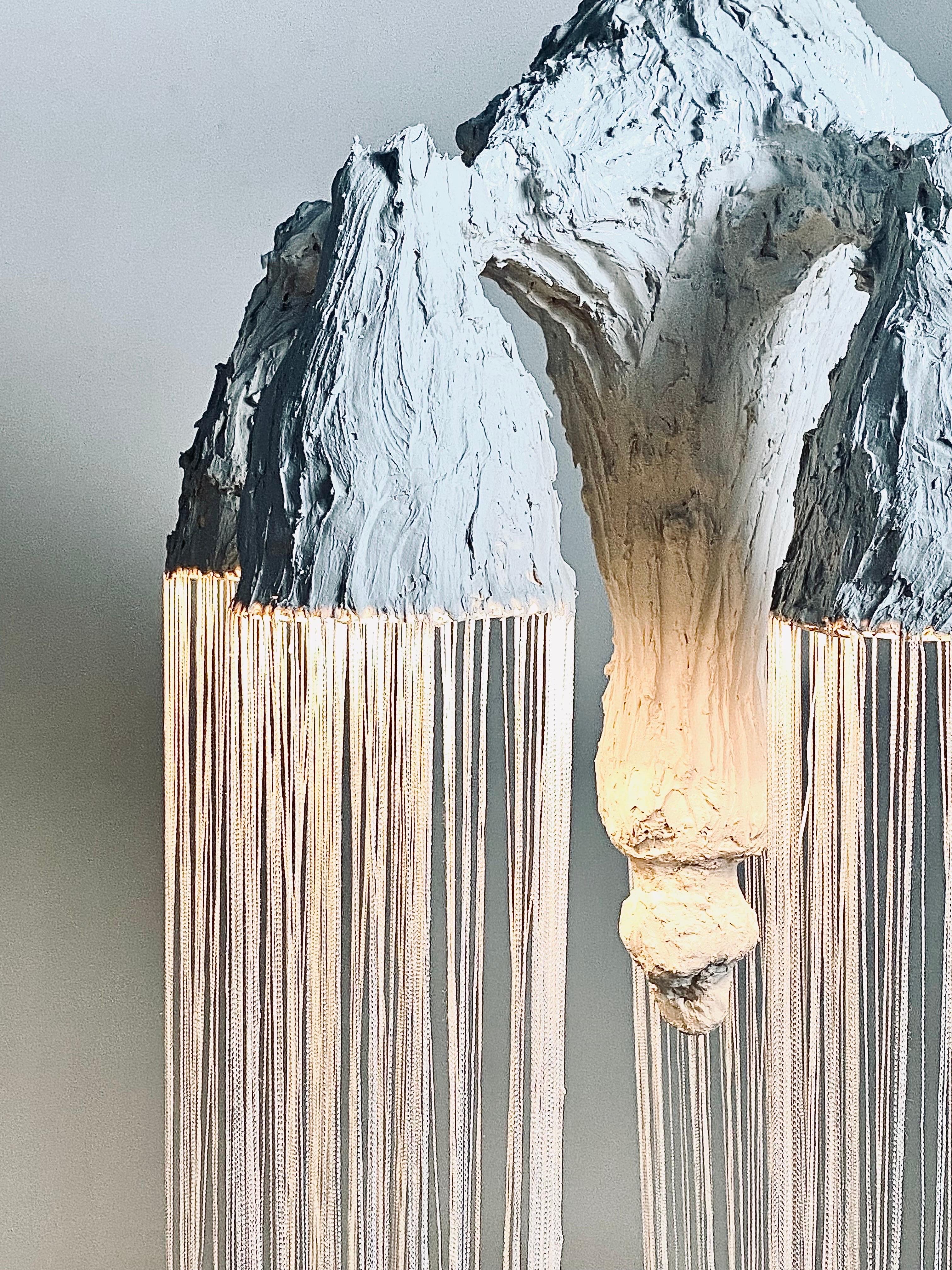 Pilastro, Lampadario scultoreo