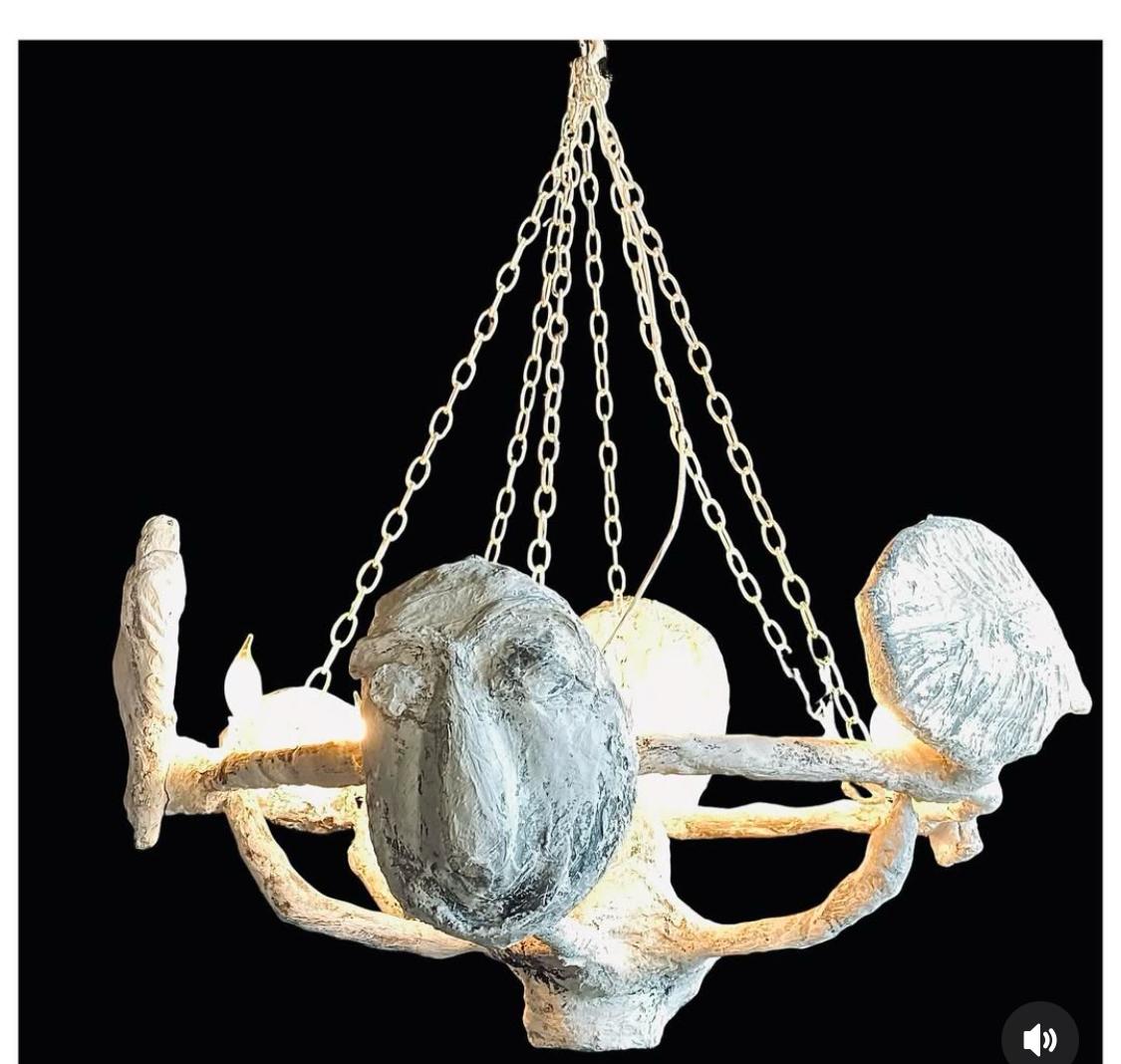 Fatto a mano Lampadario a sospensione scultoreo in gesso bianco, 21° secolo, di Mattia Biagi in vendita
