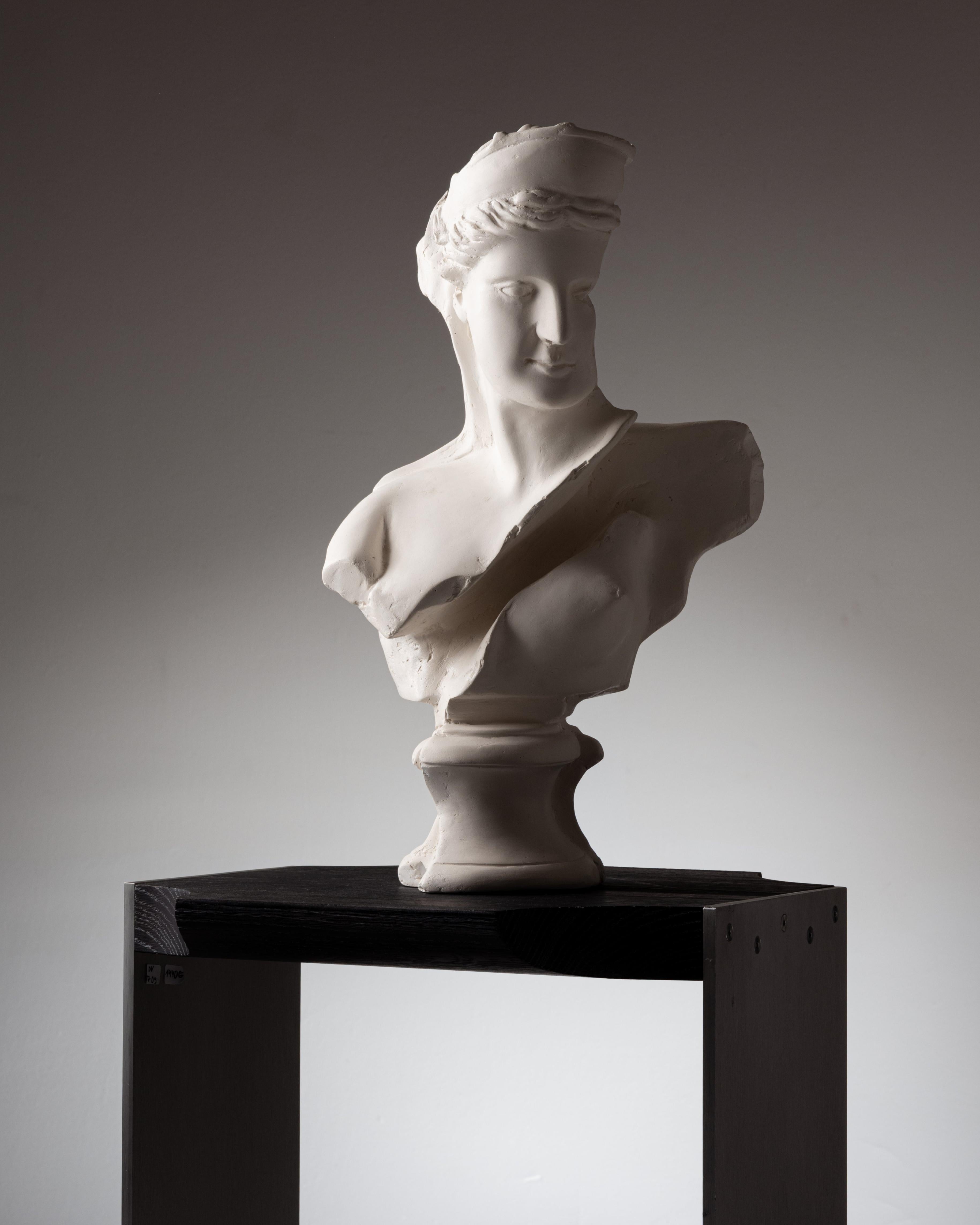 White plaster sculpture 
