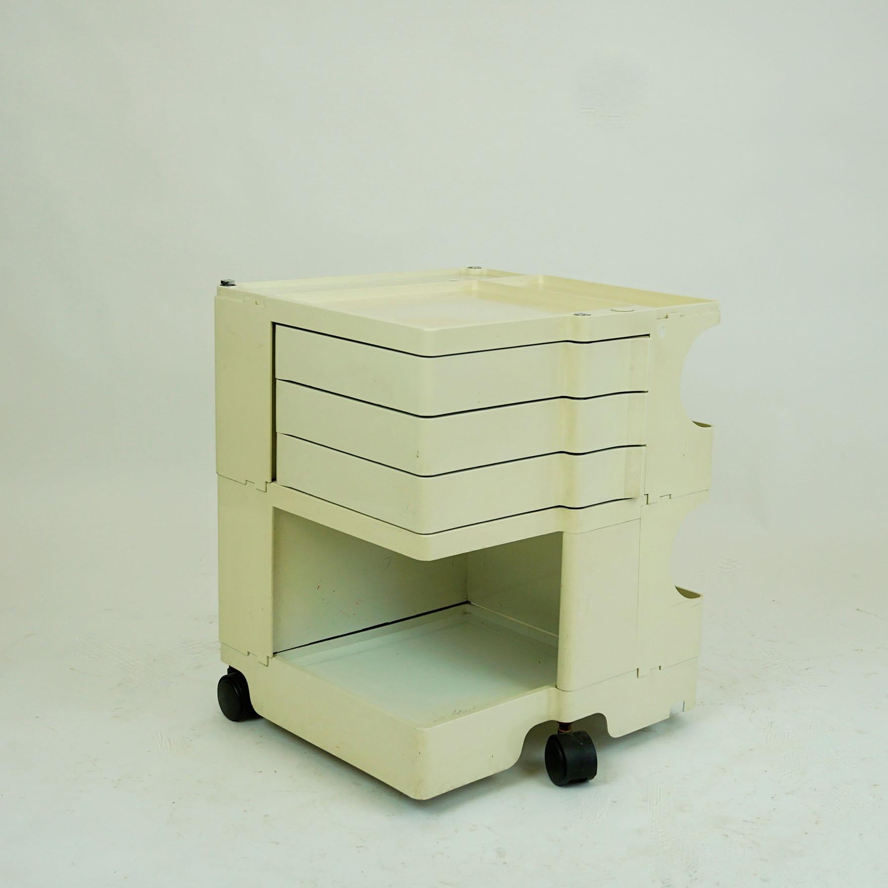 White Plastic Boby 3 Trolley by Joe Colombo for Bieffeplast, Italy, 1970s In Good Condition In Vienna, AT