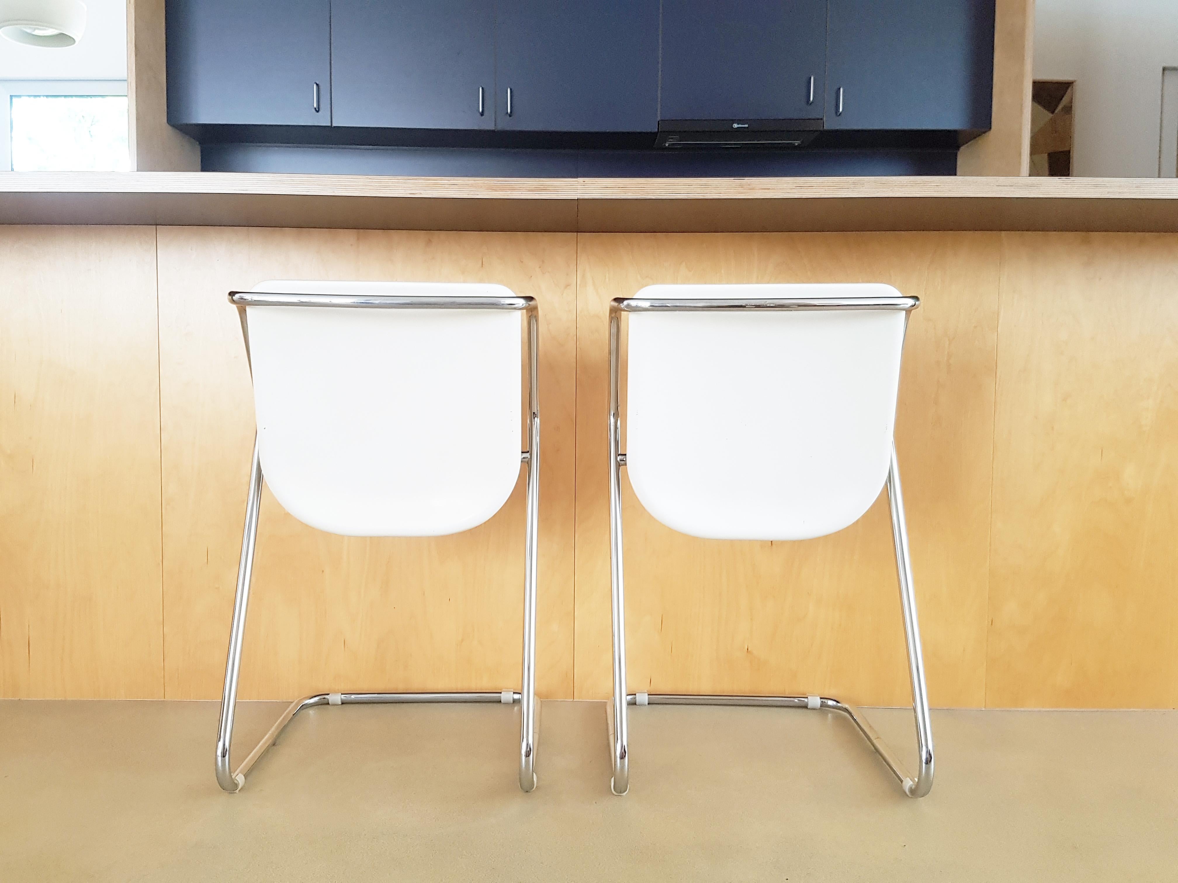 White Plastic & Chrome Plated Metal 1970s Stools by C. Salocchi for Alberti In Good Condition For Sale In Varese, Lombardia