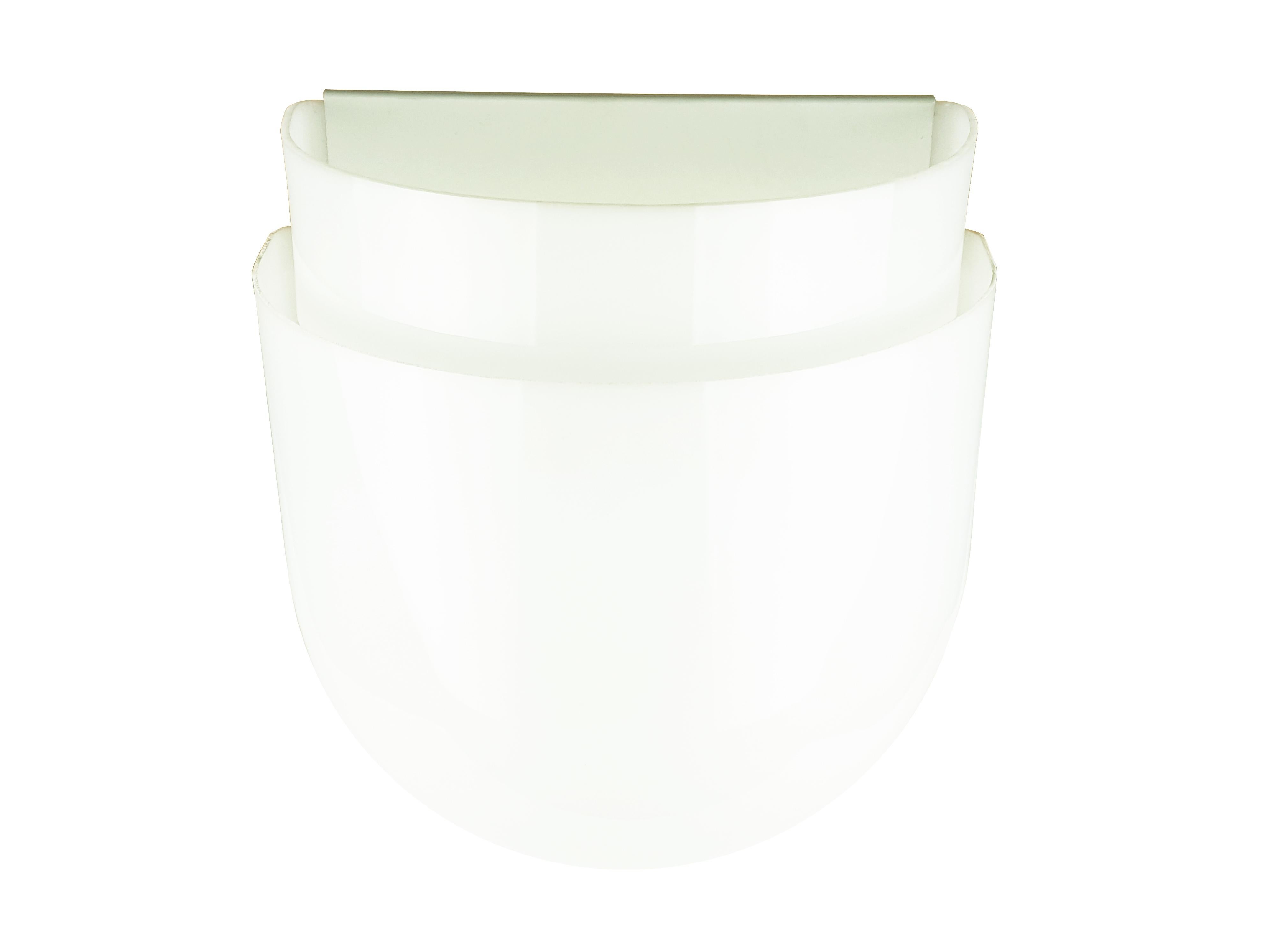 2-piece molded diffuser in opal acrylic material. Painted metal structure. Nickel-plated metal stop.