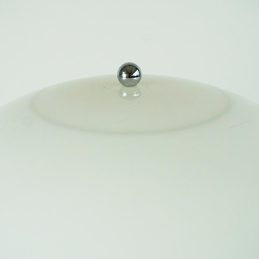Stehlampe aus weißem Kunststoff von Verner Panton für Louis Poulsen, Dänemark (Lackiert) im Angebot