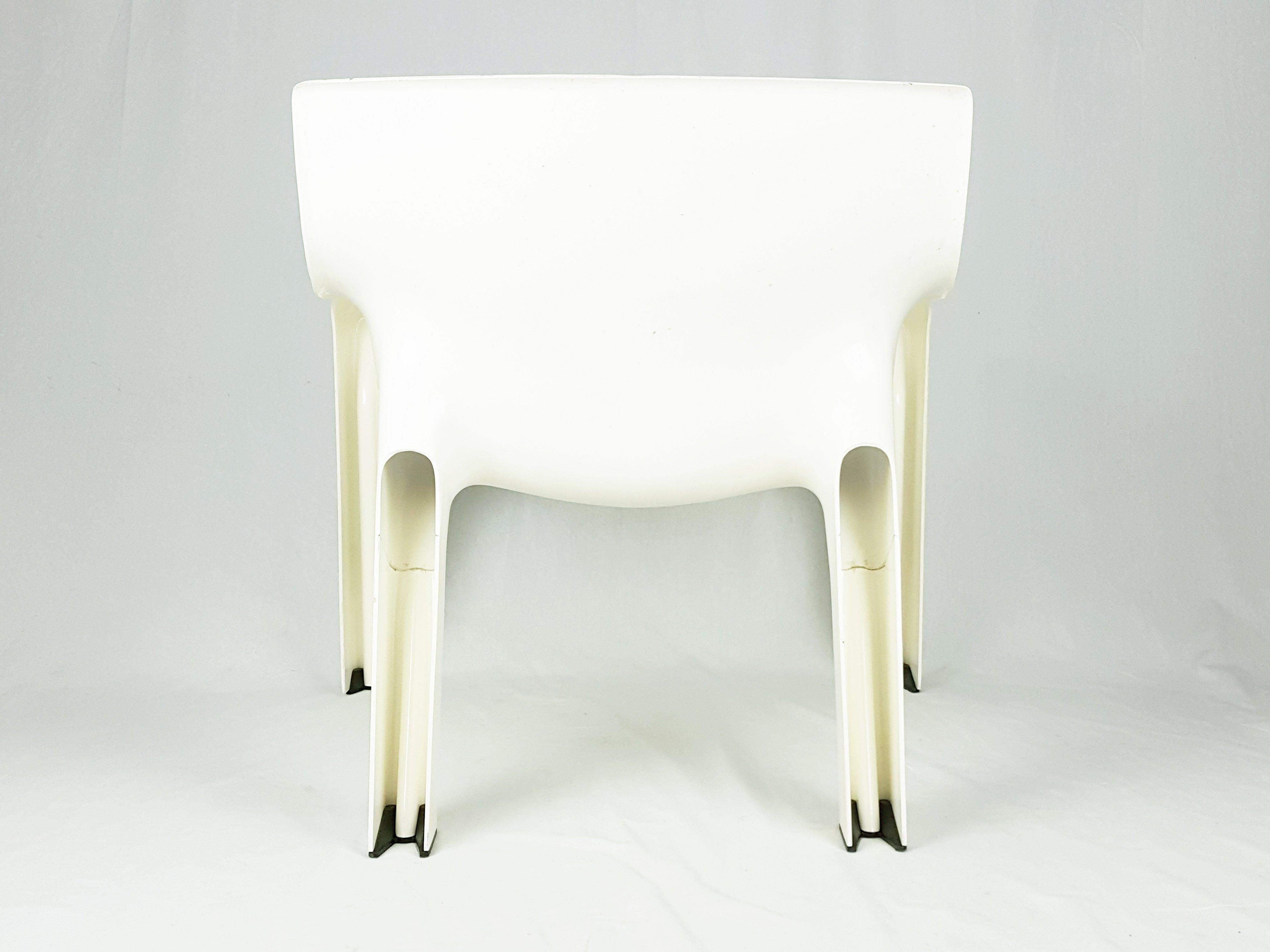 Vicario-Sessel aus weißem Kunststoff von Vico Magistretti für Artemide, 1971, 2er-Set, Set (Space Age) im Angebot
