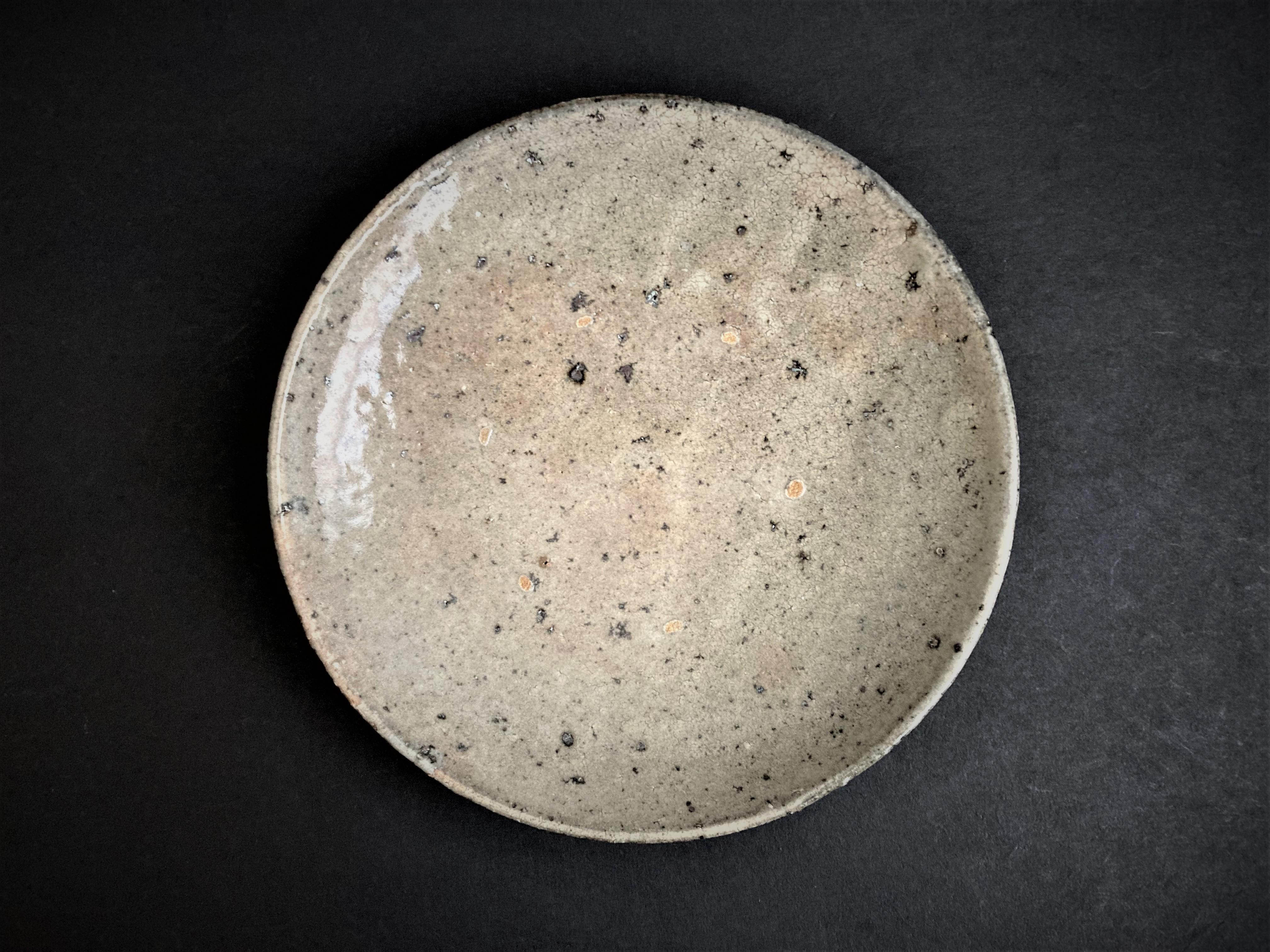 White plate by Toru Hatta
Limited Edition of 2
Dimensions: Diameter 26 x Height 4.5 cm 
Material: Handmade Ceramic 


Toru Hatta was both in Kanazawa in 1977. His love of antiques and old wares lends influence to his ancient and robust-looking