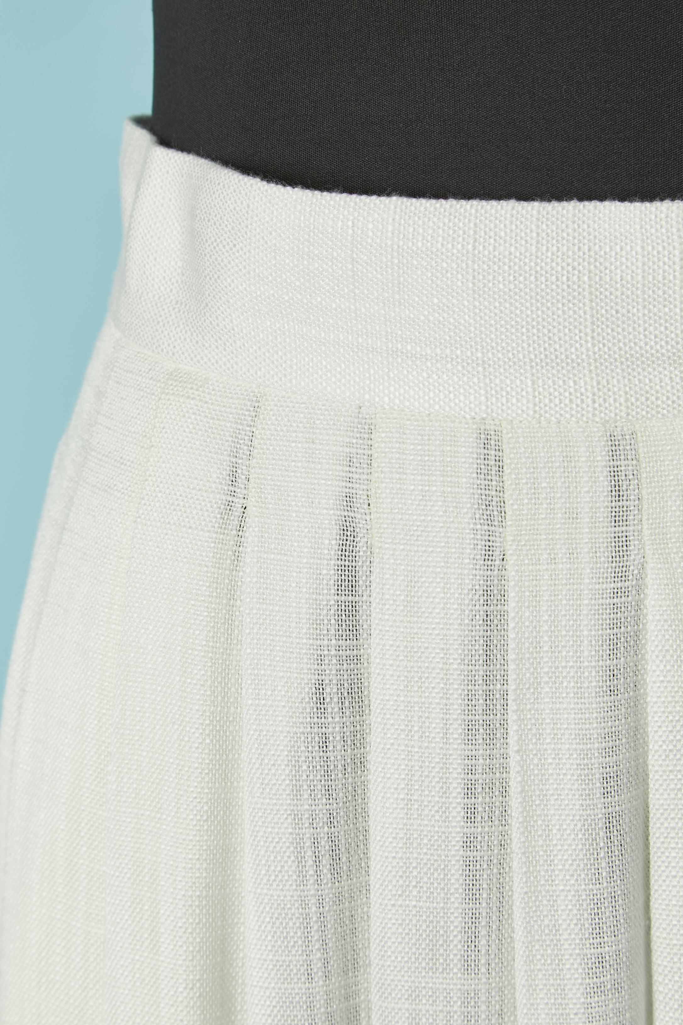 White pleated linen skirt. Gros-grain ribbon inside the waist. Zip closure on the left side + button & buttonhole + hook&eye. 
Pocket on both side. 
SIZE 34 (Fr) XS 