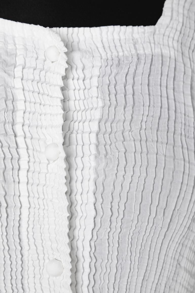 Issey Miyake - Chemise en polyester plissée blanche avec boutons en tissu  en vente 2