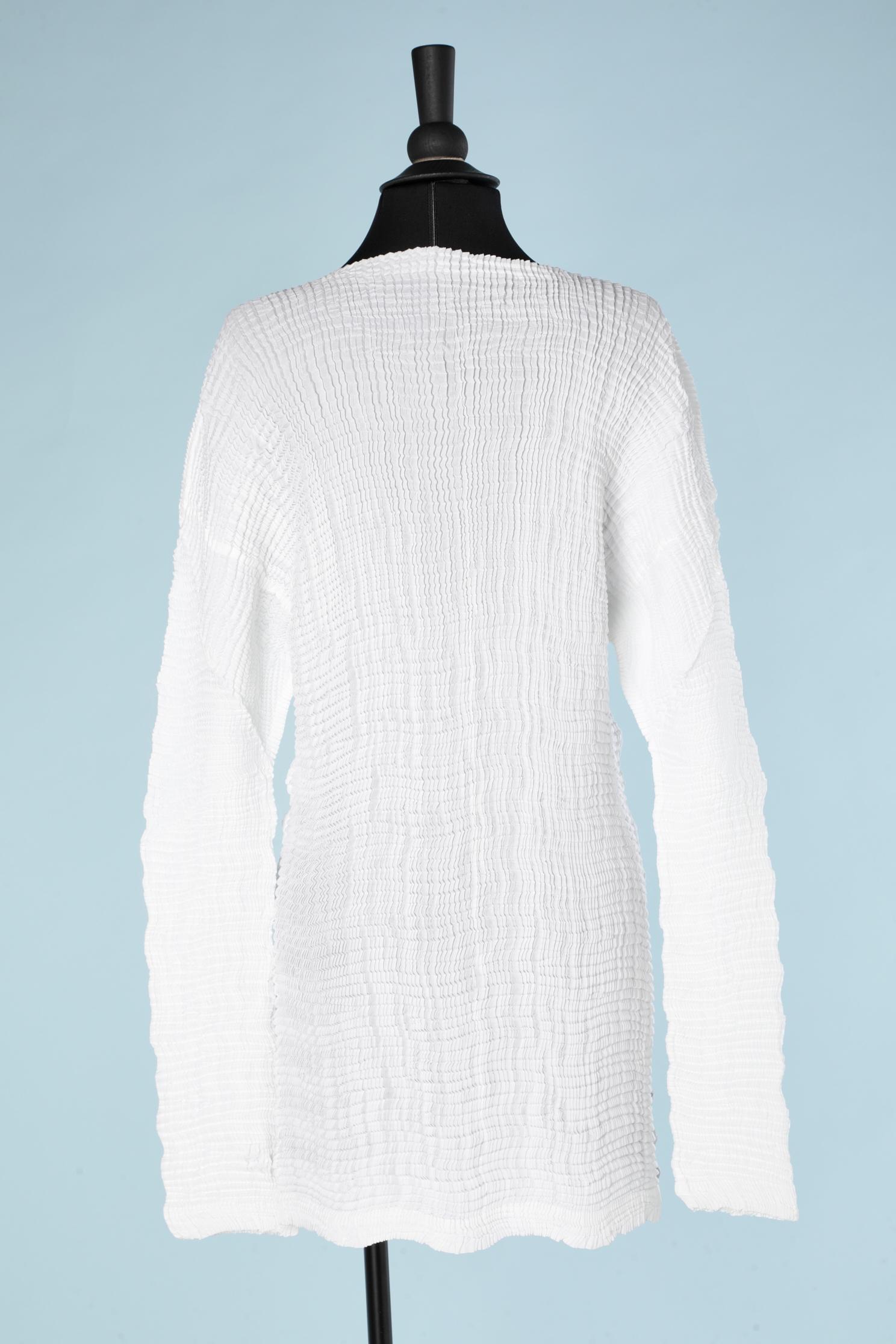 Issey Miyake - Chemise en polyester plissée blanche avec boutons en tissu  en vente 4