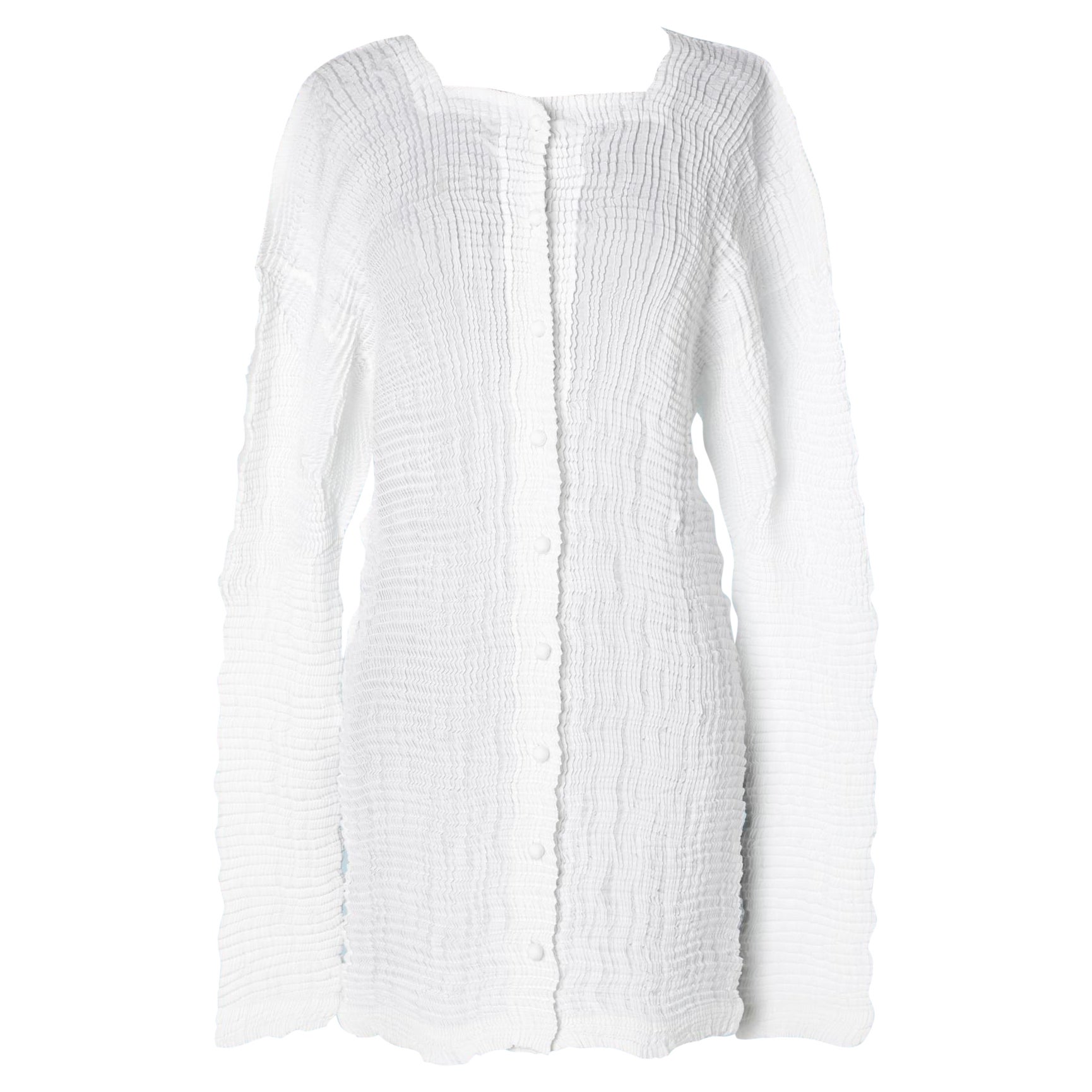 Camisa blanca plisada de poliéster con botones de tela Issey Miyake