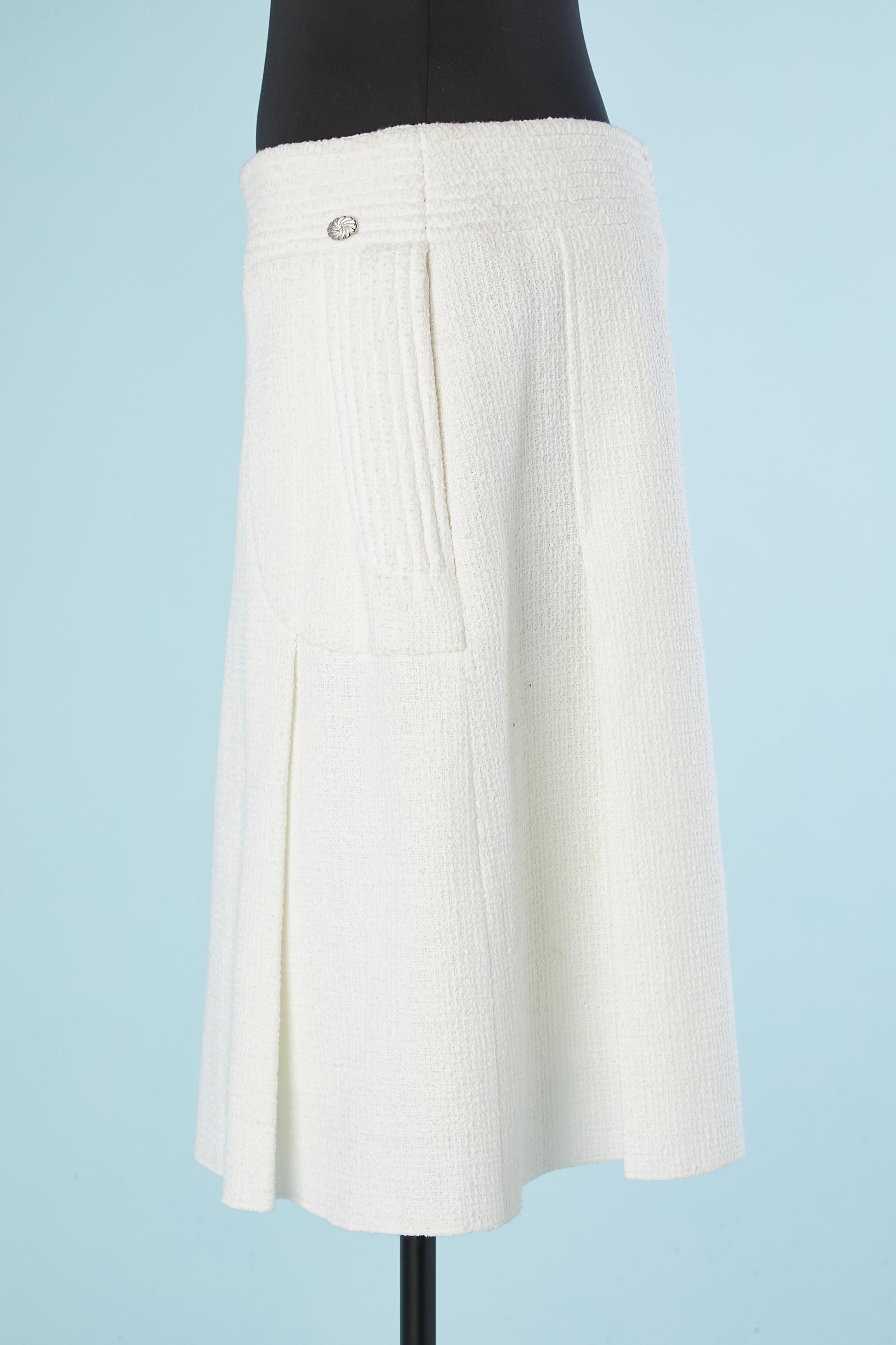 White pleated skirt in cotton tweed Chanel In Excellent Condition For Sale In Saint-Ouen-Sur-Seine, FR