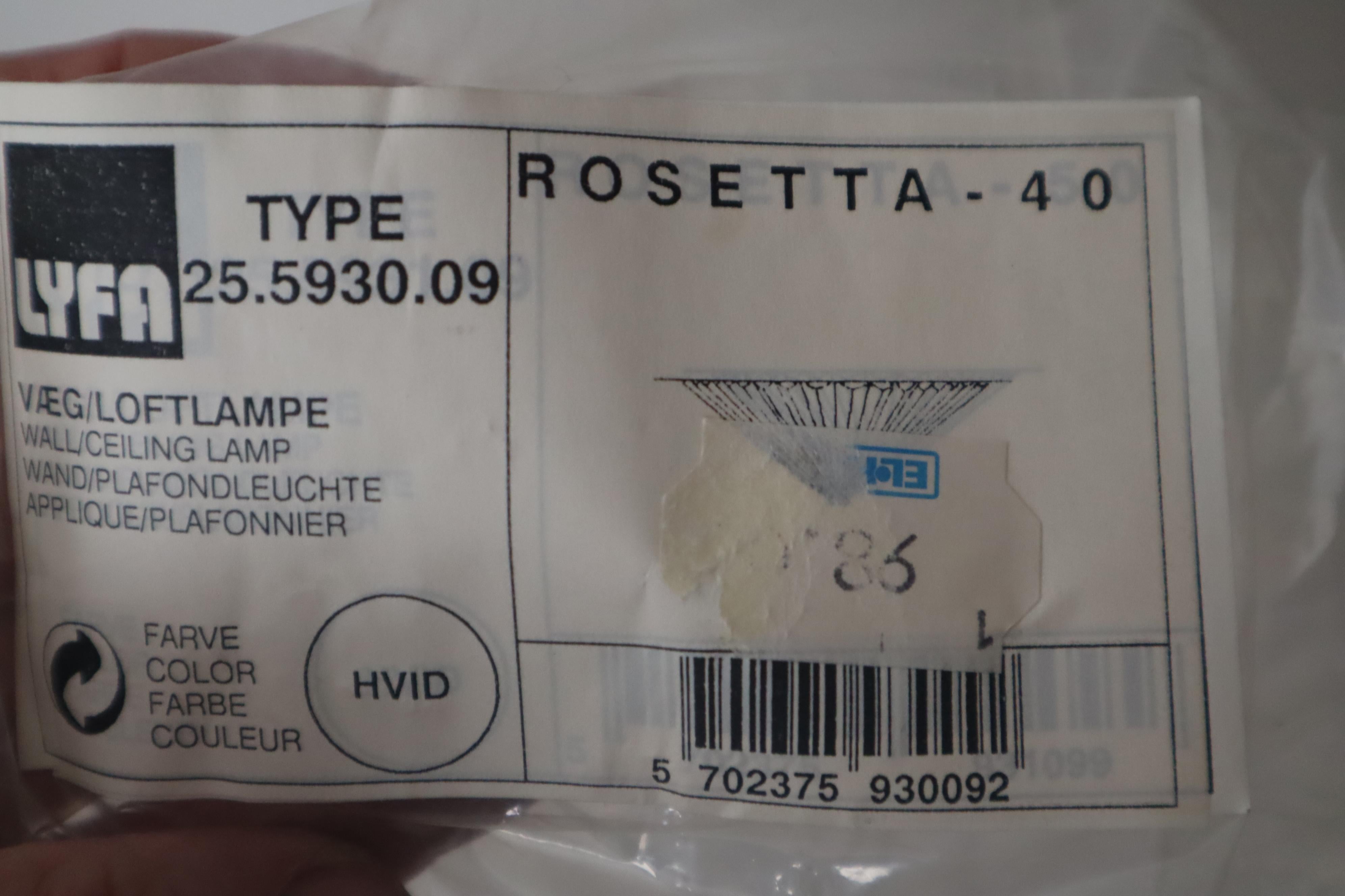 Danese Lampada da parete a pieghe bianche Rosetta 40 di Lyfa, Danimarca anni '80 in vendita