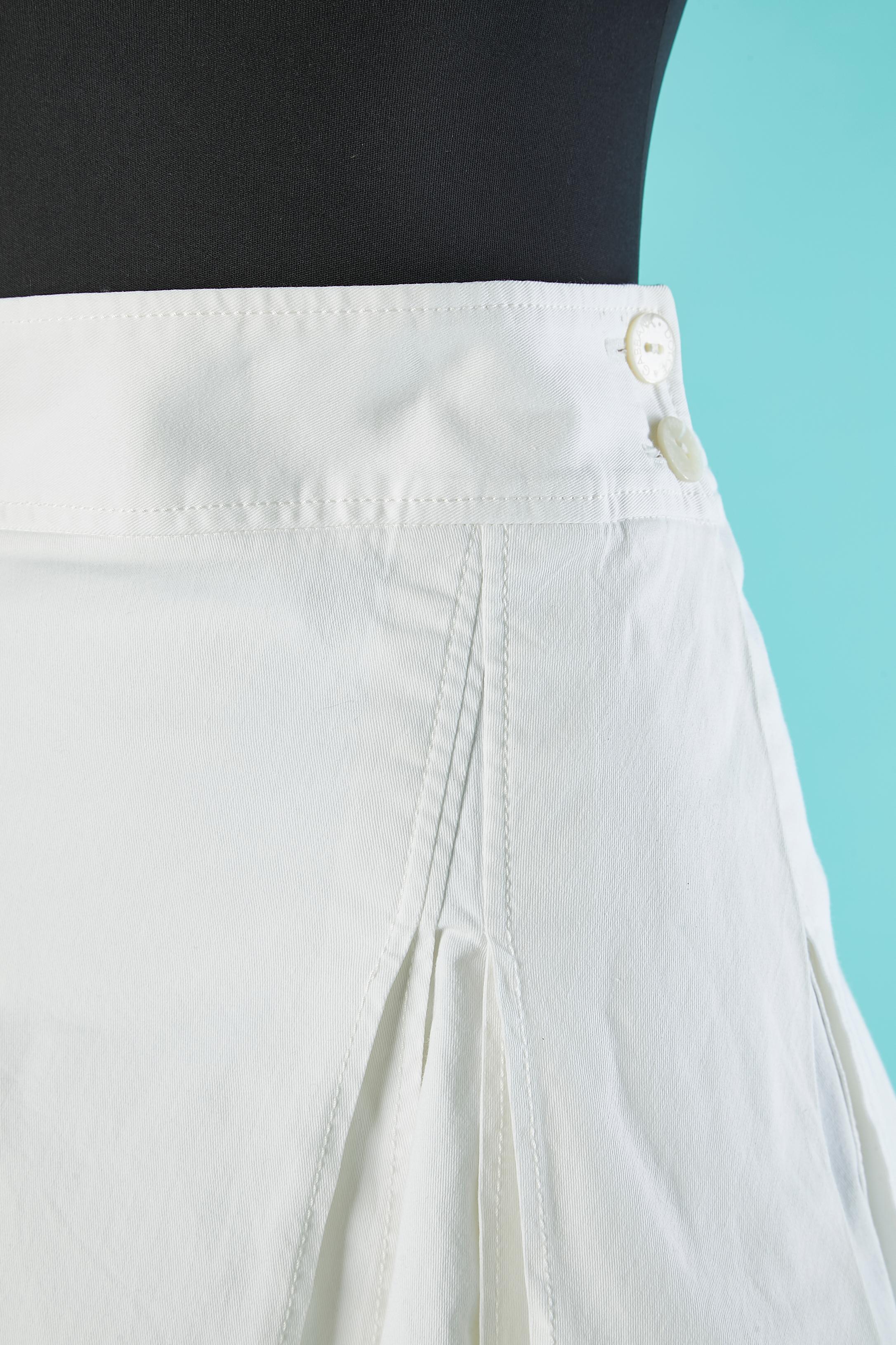 White pleated wrap cotton and stretch skirt. Branded button closure on the waist. 
SIZE 44 (It) 40 (Fr) L 