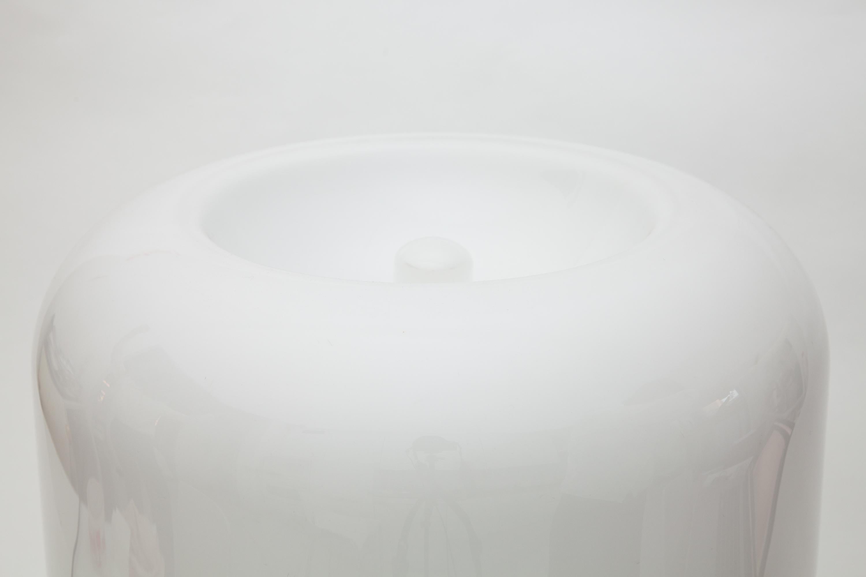 Mid-Century Modern White Plexi-Glass Table Lamp by Luigi Massoni for Guzzini, 1969
