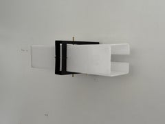 Applique simple en plexiglas blanc et cadre métallique noir, années 1970, Allemagne