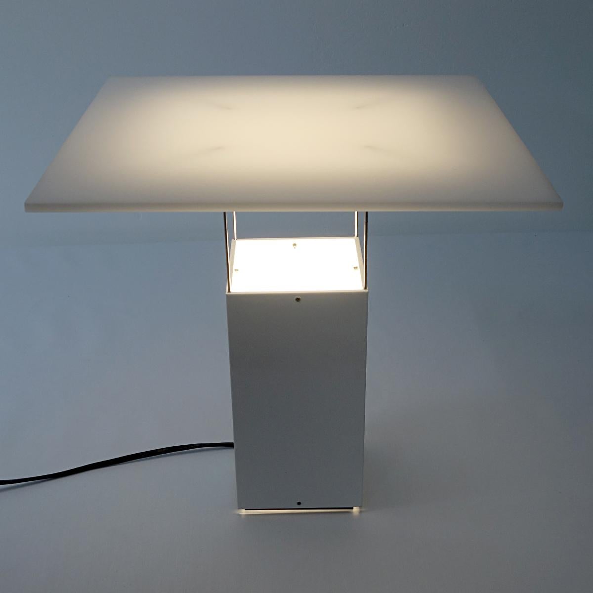 White Plexiglass Table Lamp attributed to Benno Premsela For Sale 1
