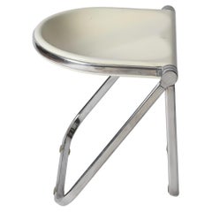 Italienischer klappbarer Hocker aus weißem Pluff von G. Piretti für Anonima Castelli, 1960