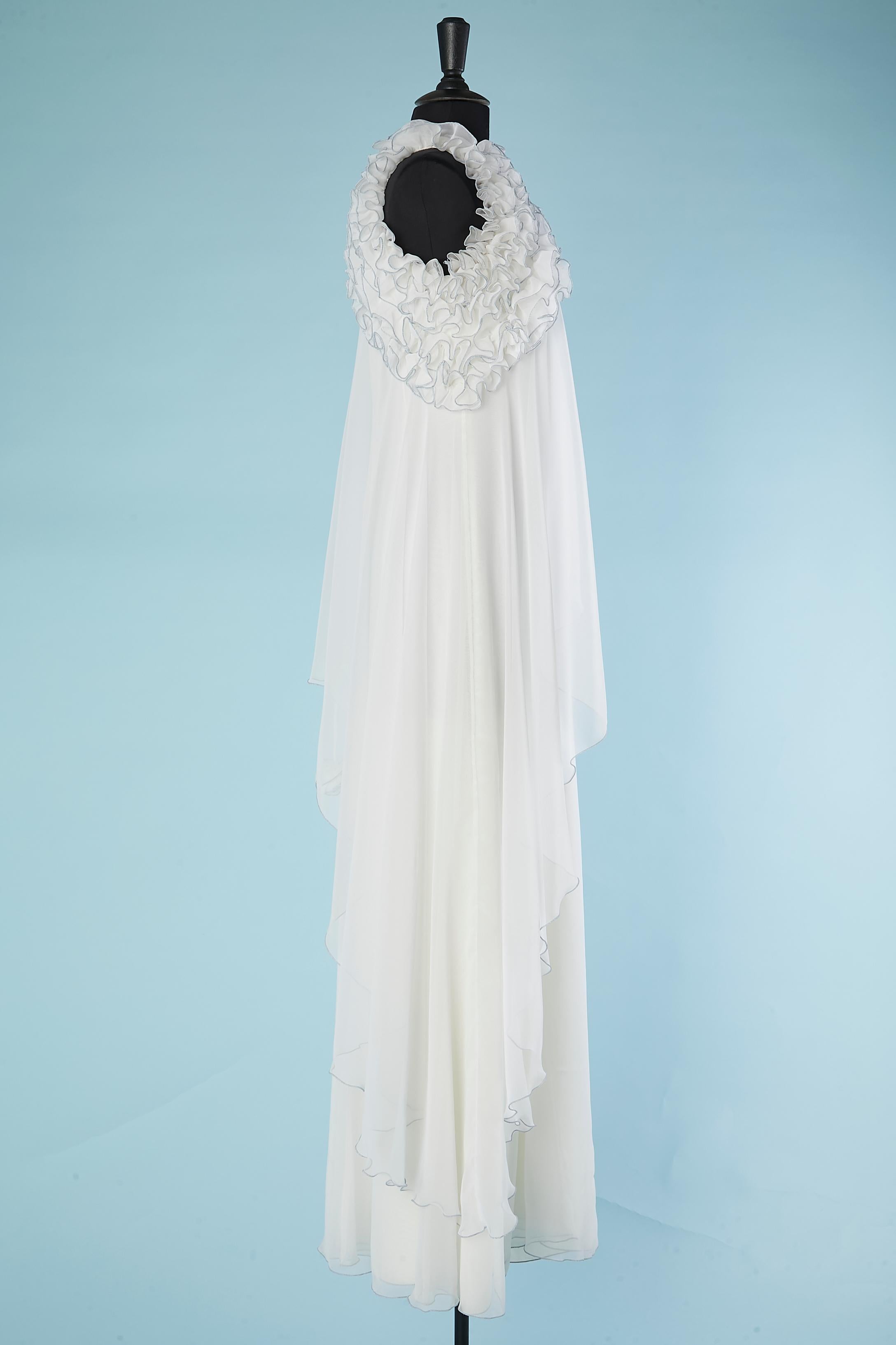White polyester chiffon asymmetrical evening dress with ruffles DP Gowns  In Excellent Condition For Sale In Saint-Ouen-Sur-Seine, FR