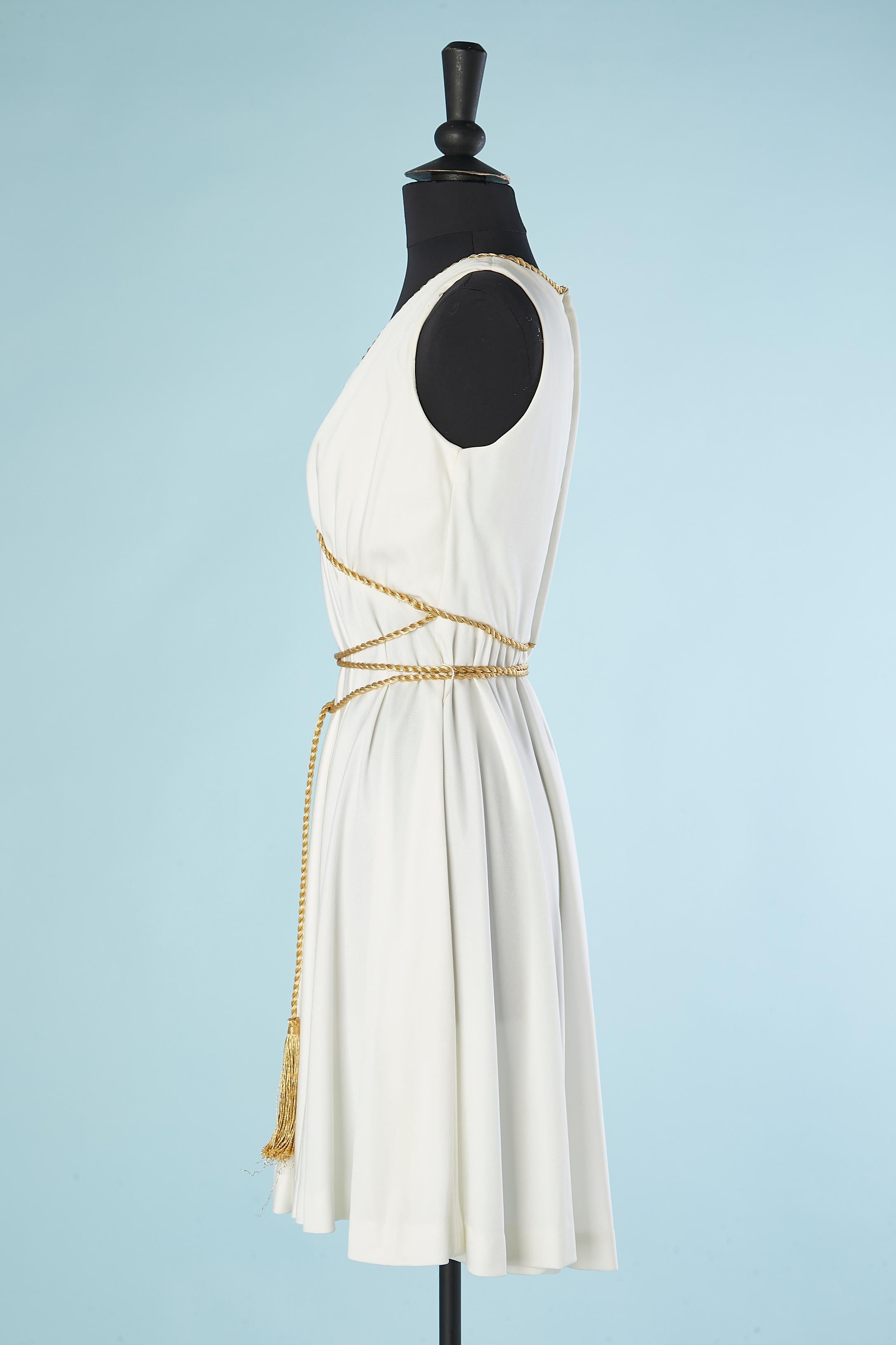 White polyester cocktail dress with gold lurex braid passementerie Lord & Taylor In Excellent Condition For Sale In Saint-Ouen-Sur-Seine, FR