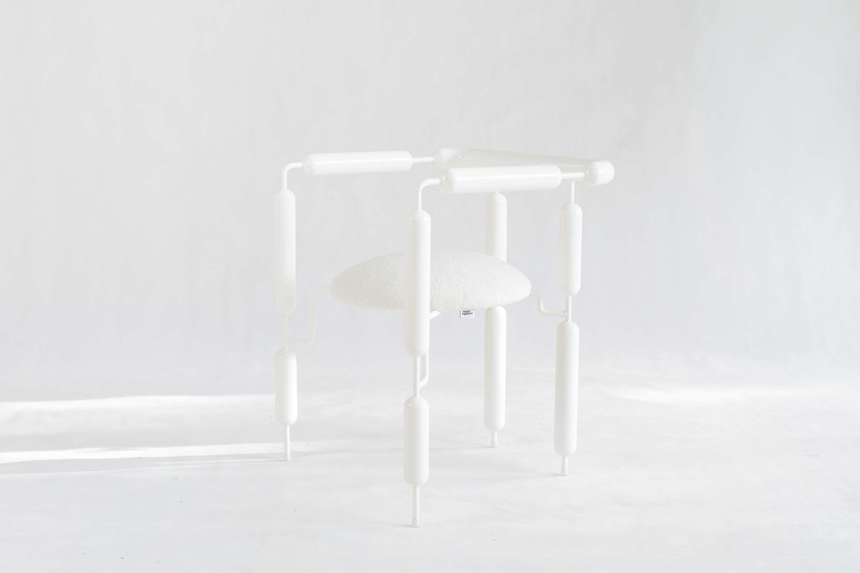 White Poodle Armchair by  Mati Sipiora In New Condition For Sale In Geneve, CH