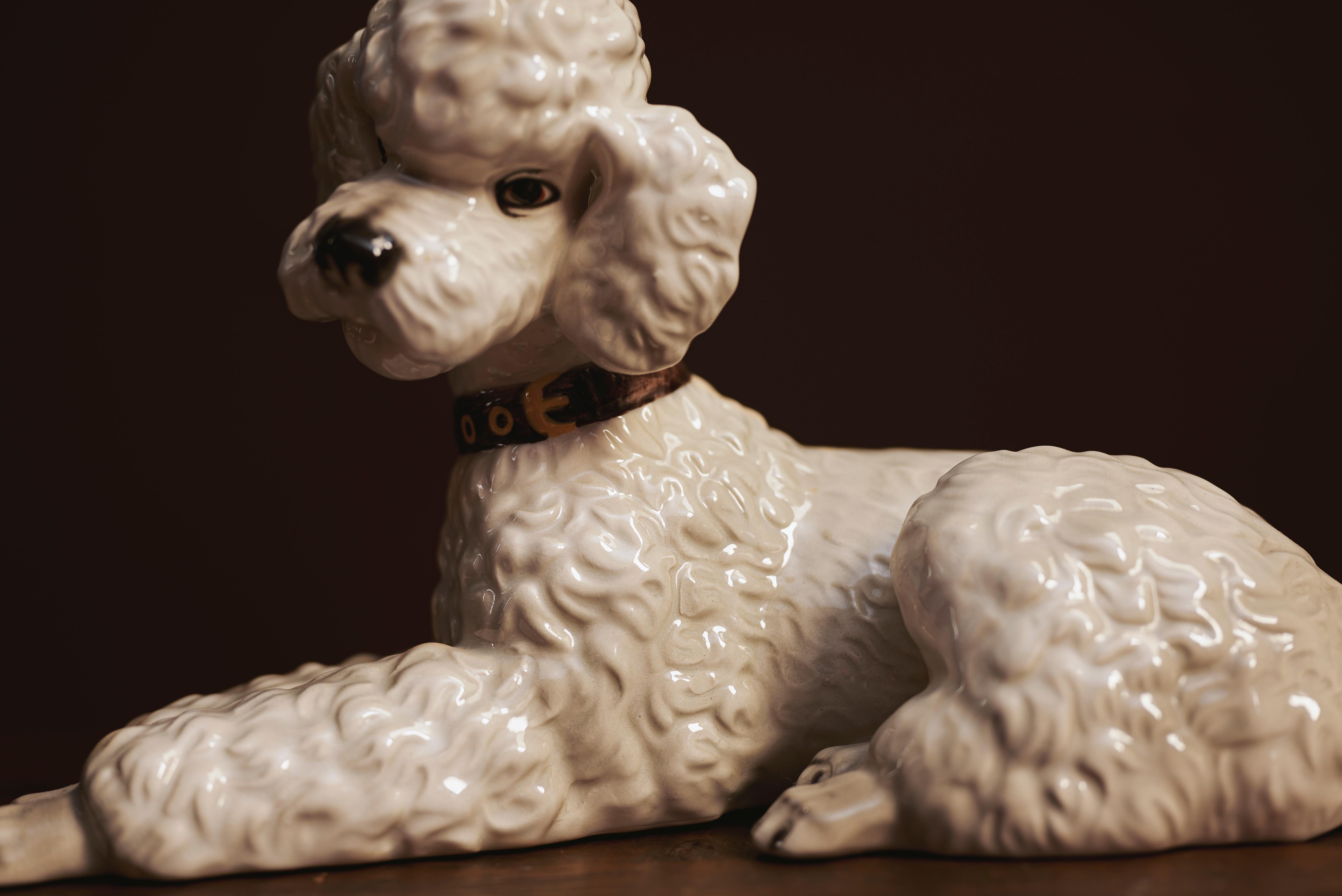 Mid-Century moderno Scultura di barboncino bianco di Ina Eisenbeisser-Fuchs per Keramos, Vienna, 1963 in vendita