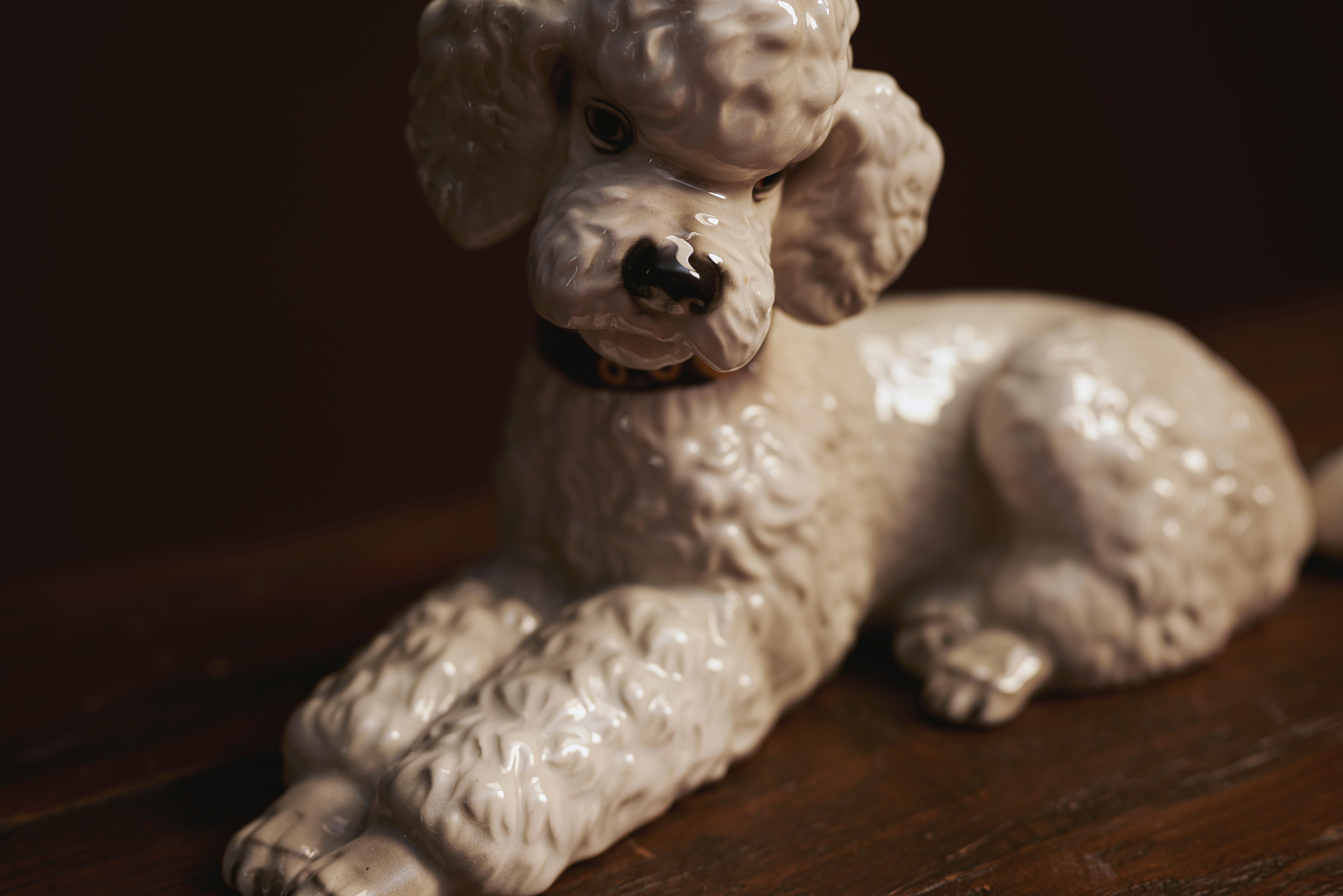 Austriaco Scultura di barboncino bianco di Ina Eisenbeisser-Fuchs per Keramos, Vienna, 1963 in vendita