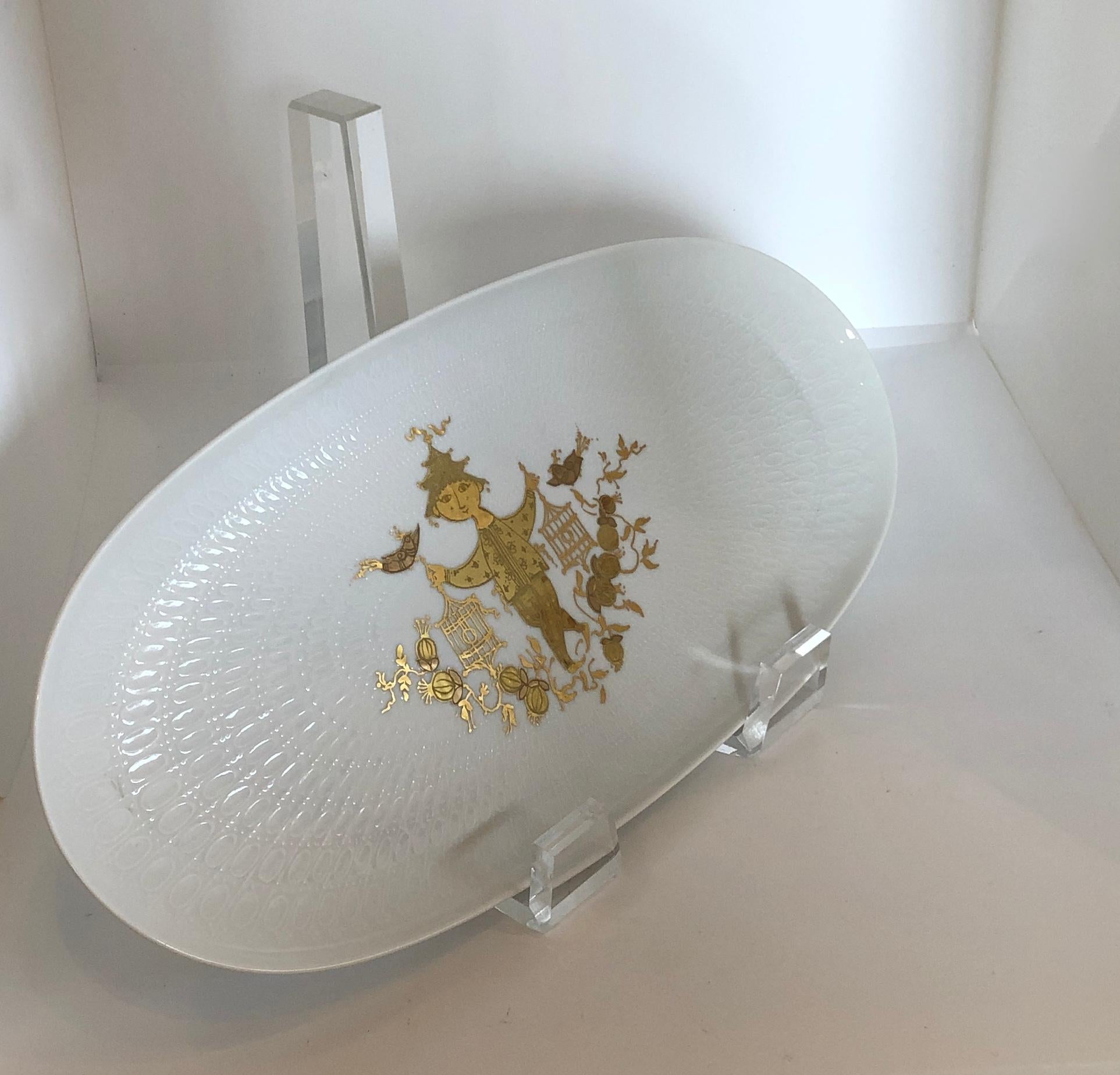 White Porcelain Bjørn Wiinblad for Rosenthal Romance Gold Decorative Platter For Sale 2