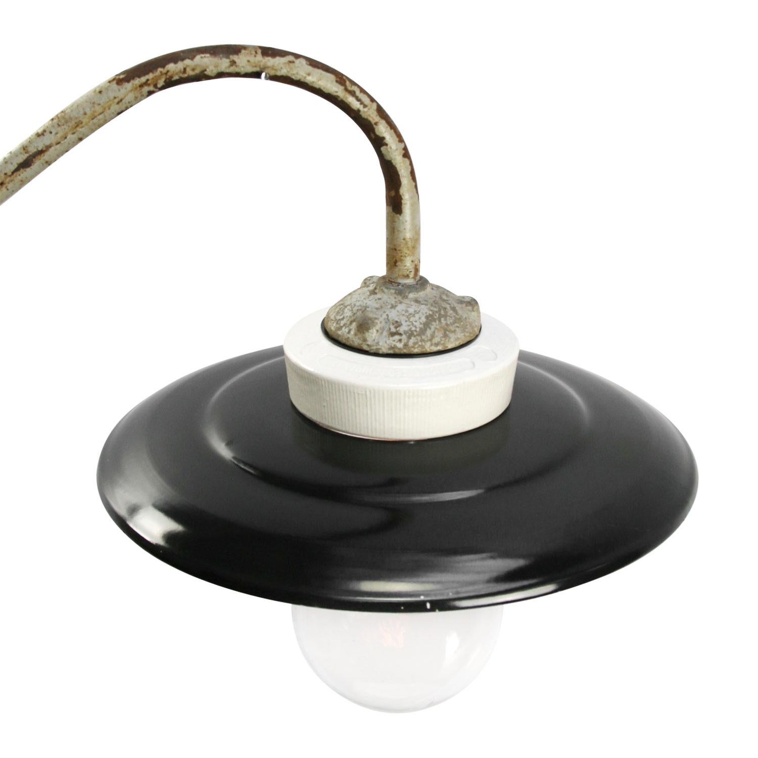 Black enamel industrial wall light with white interior.
Cast iron and porcelain top, clear glass.
Diameter cast iron wall mount: 9 cm, 3 holes to secure.

Weight: 2.10 kg / 4.6 lb

Priced per individual item. All lamps have been made suitable