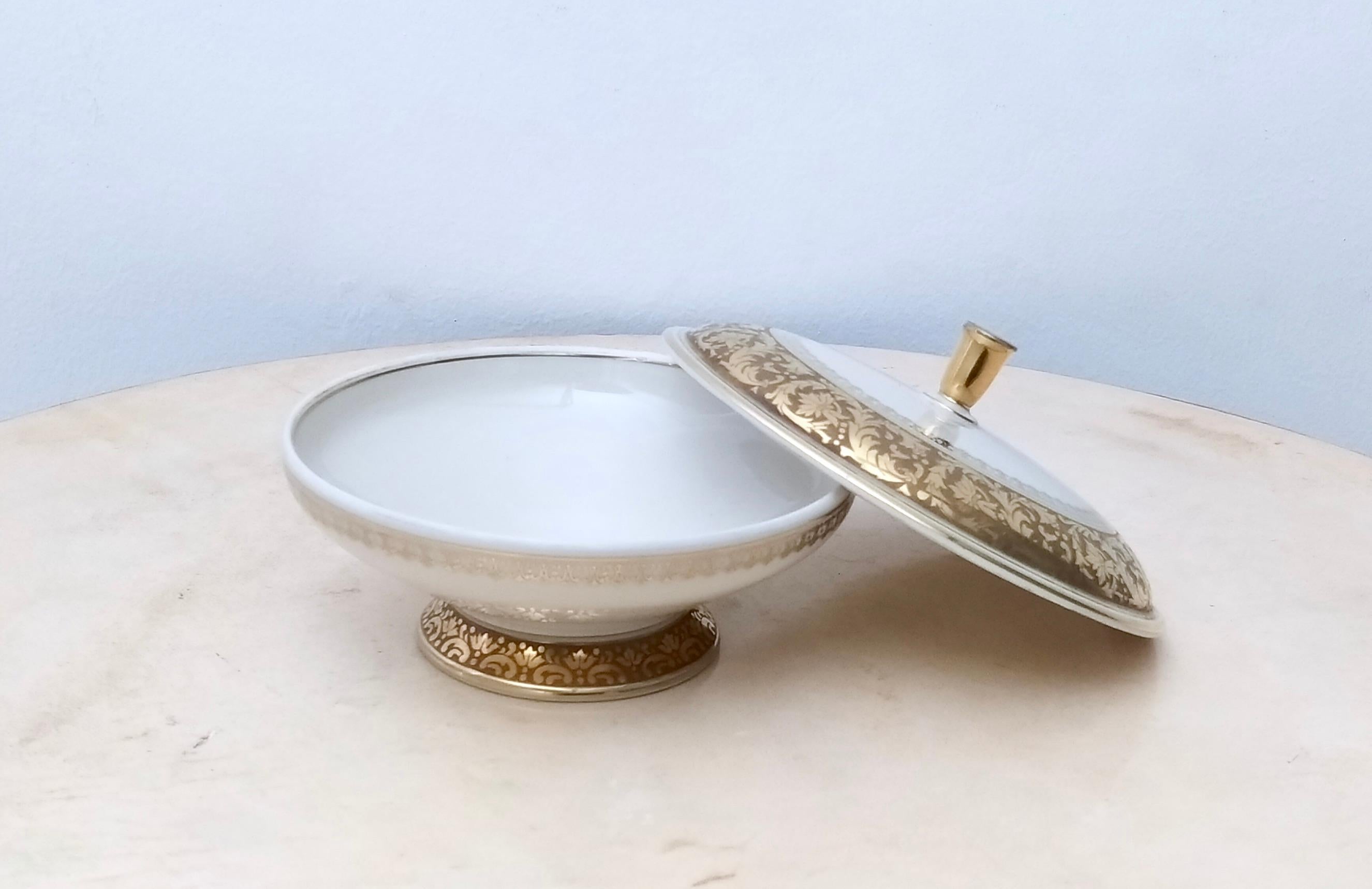 Vintage White Porcelain Trinket Bowl with Gold Details by Rosenthal In Excellent Condition For Sale In Bresso, Lombardy