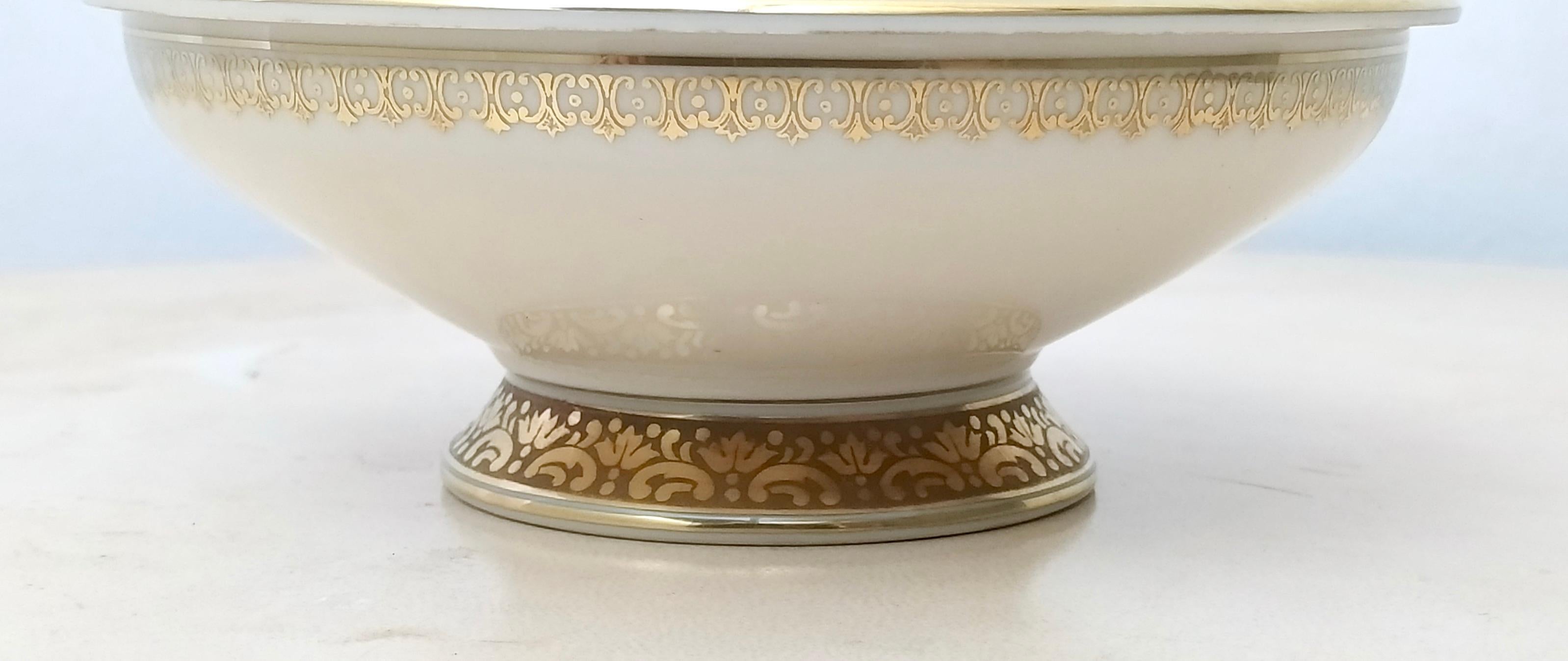 Mid-20th Century Vintage White Porcelain Trinket Bowl with Gold Details by Rosenthal For Sale