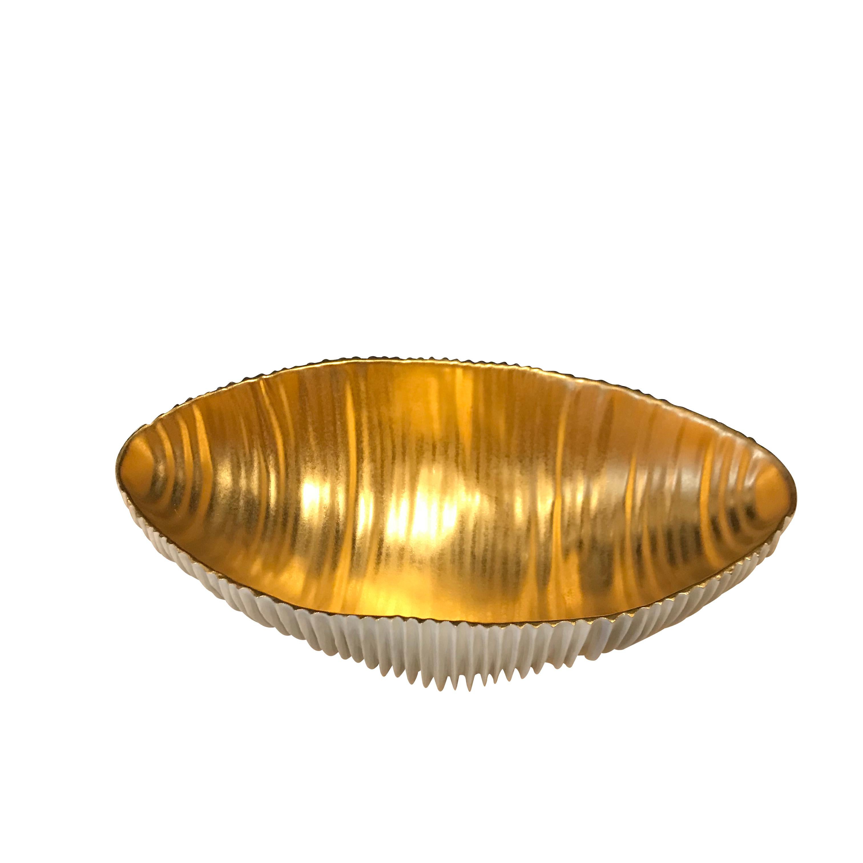 White Porcelain Bowl with Gold Leaf Inside, Italy, Contemporary In New Condition In New York, NY