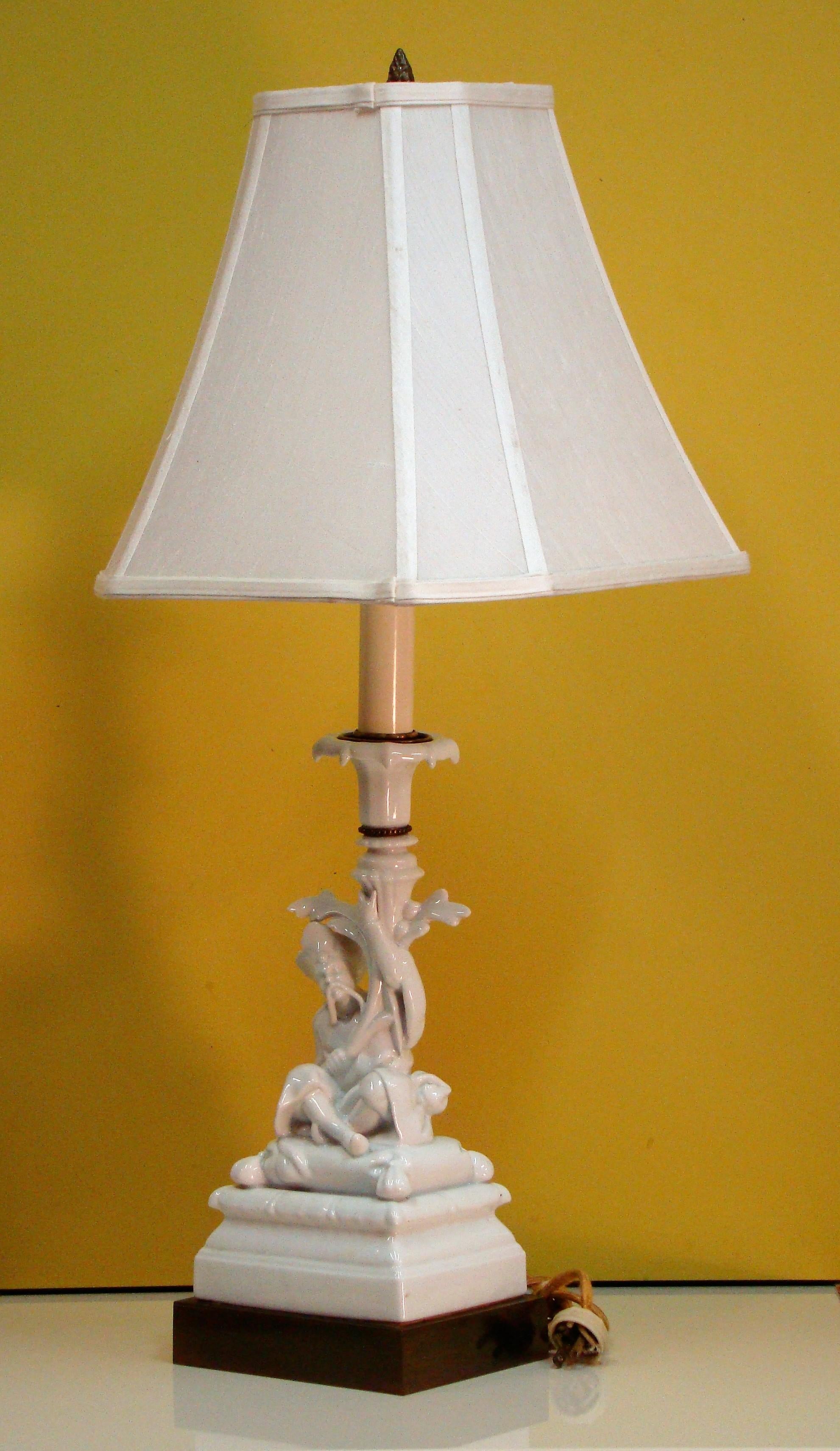 White Porcelain Chinoiserie Table Lamp by Paul Hanson 1950's For Sale 2