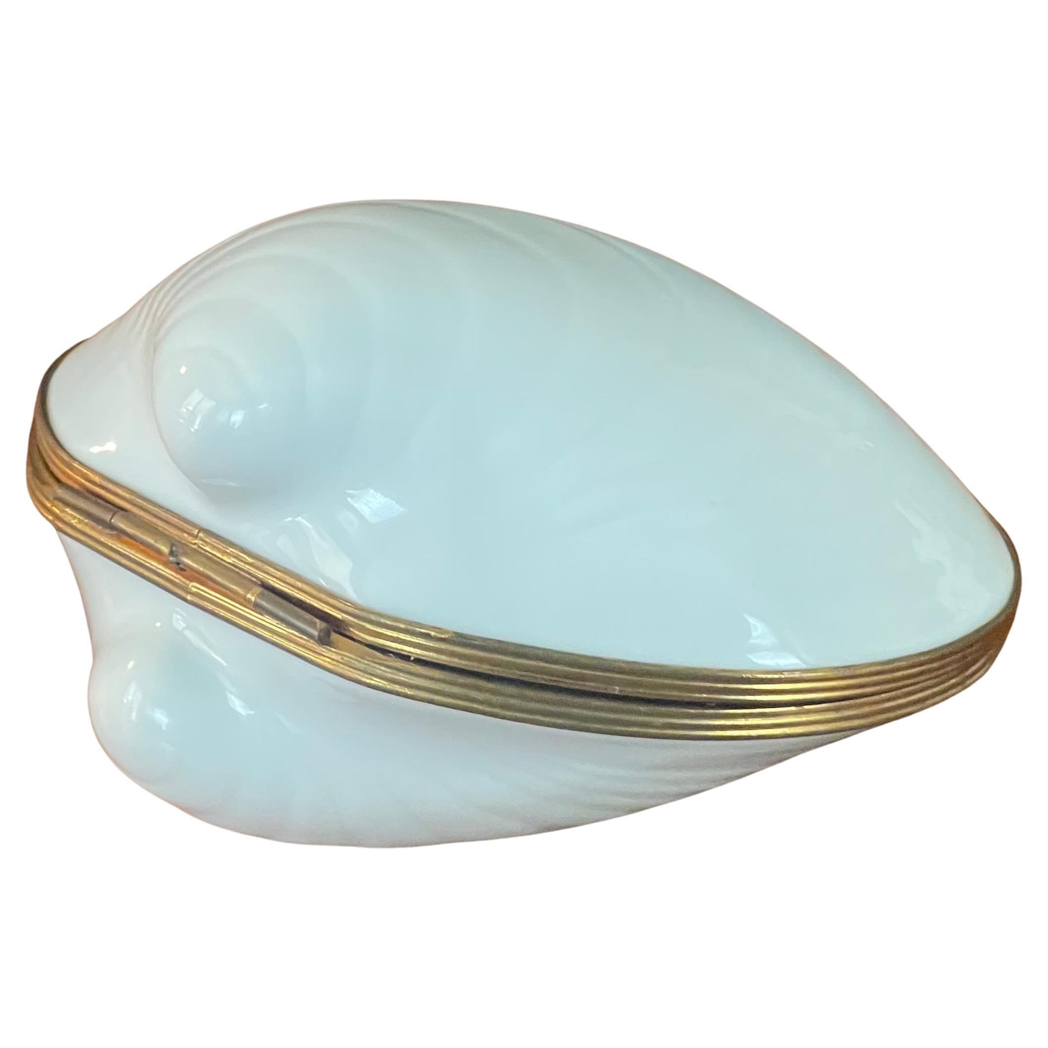 White Porcelain Clam Shell Trinket Box by Limoges For Sale 9