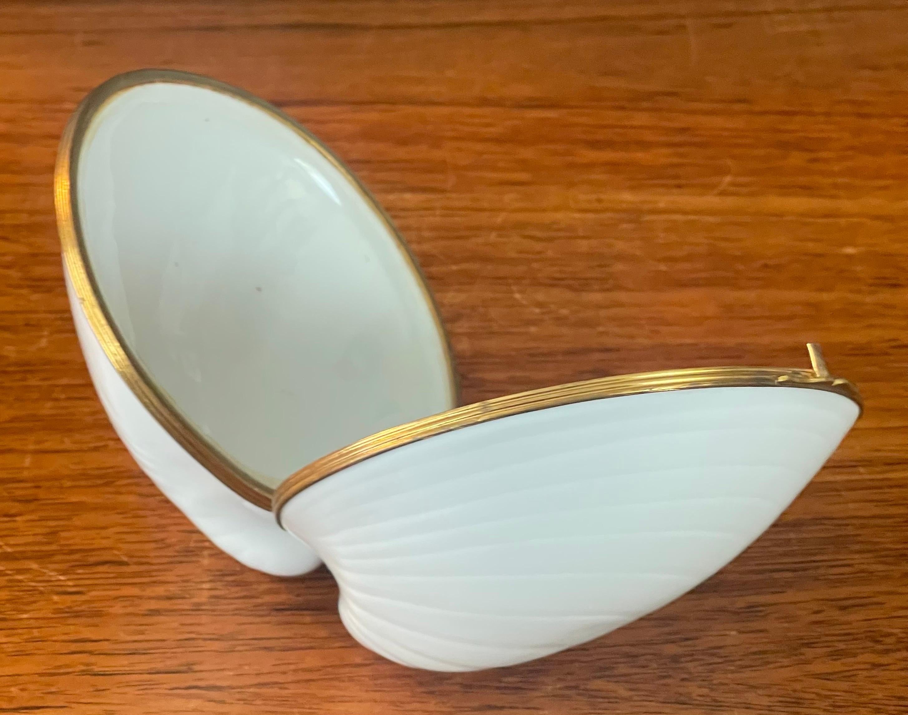 White Porcelain Clam Shell Trinket Box by Limoges For Sale 1