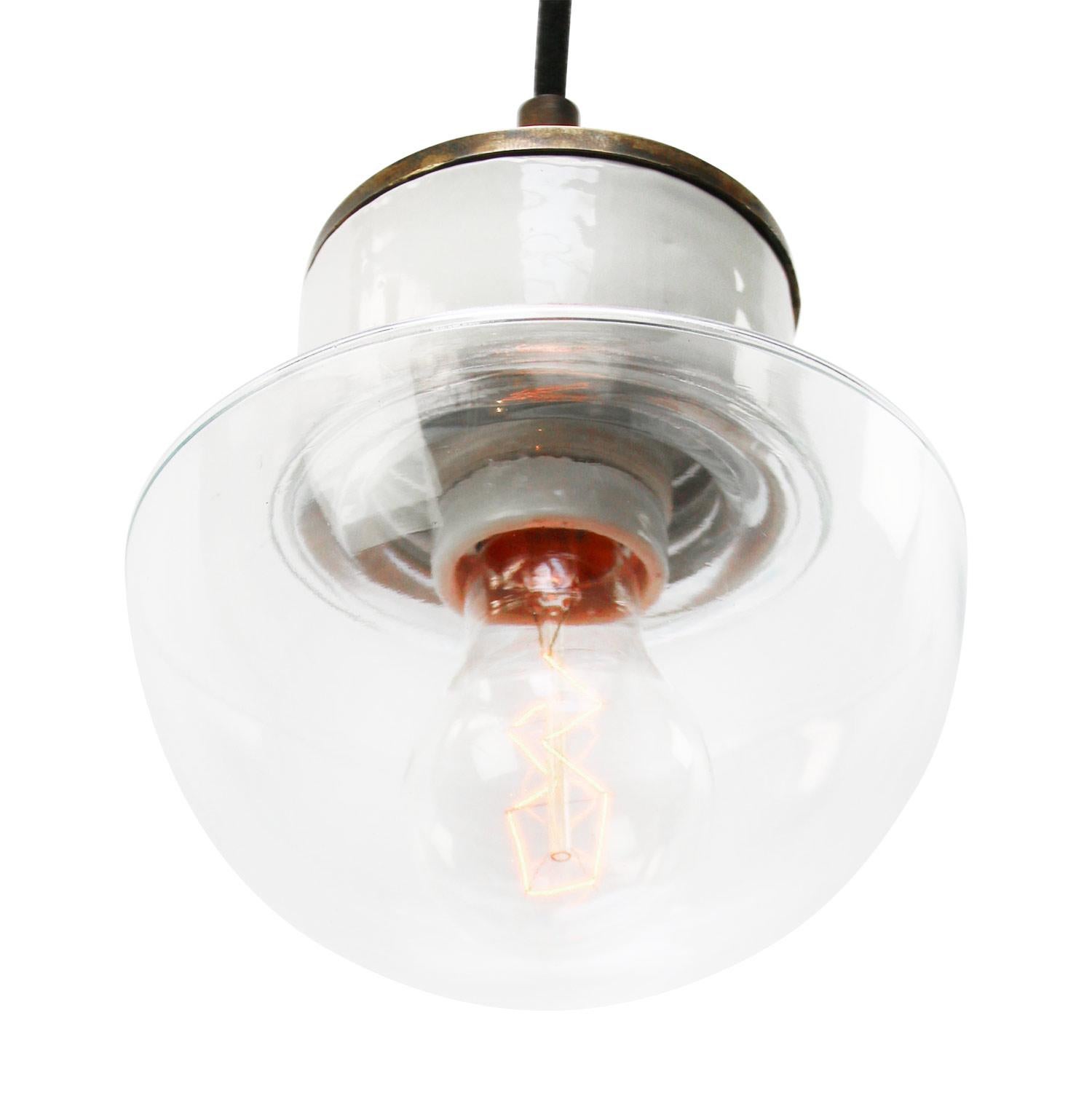 Industriel Lampes à suspension industrielles vintage en laiton et verre blanc porcelaine clair en vente
